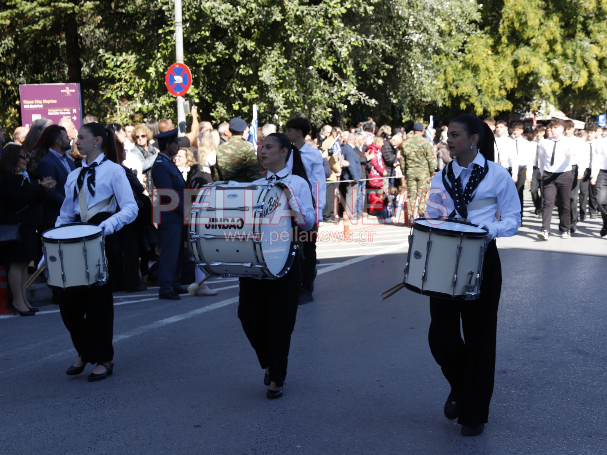 Με κάθε επισημότητα γιορτάστηκε η απελευθέρωση της Έδεσσας. Φωτογραφίες από τα σχολεία