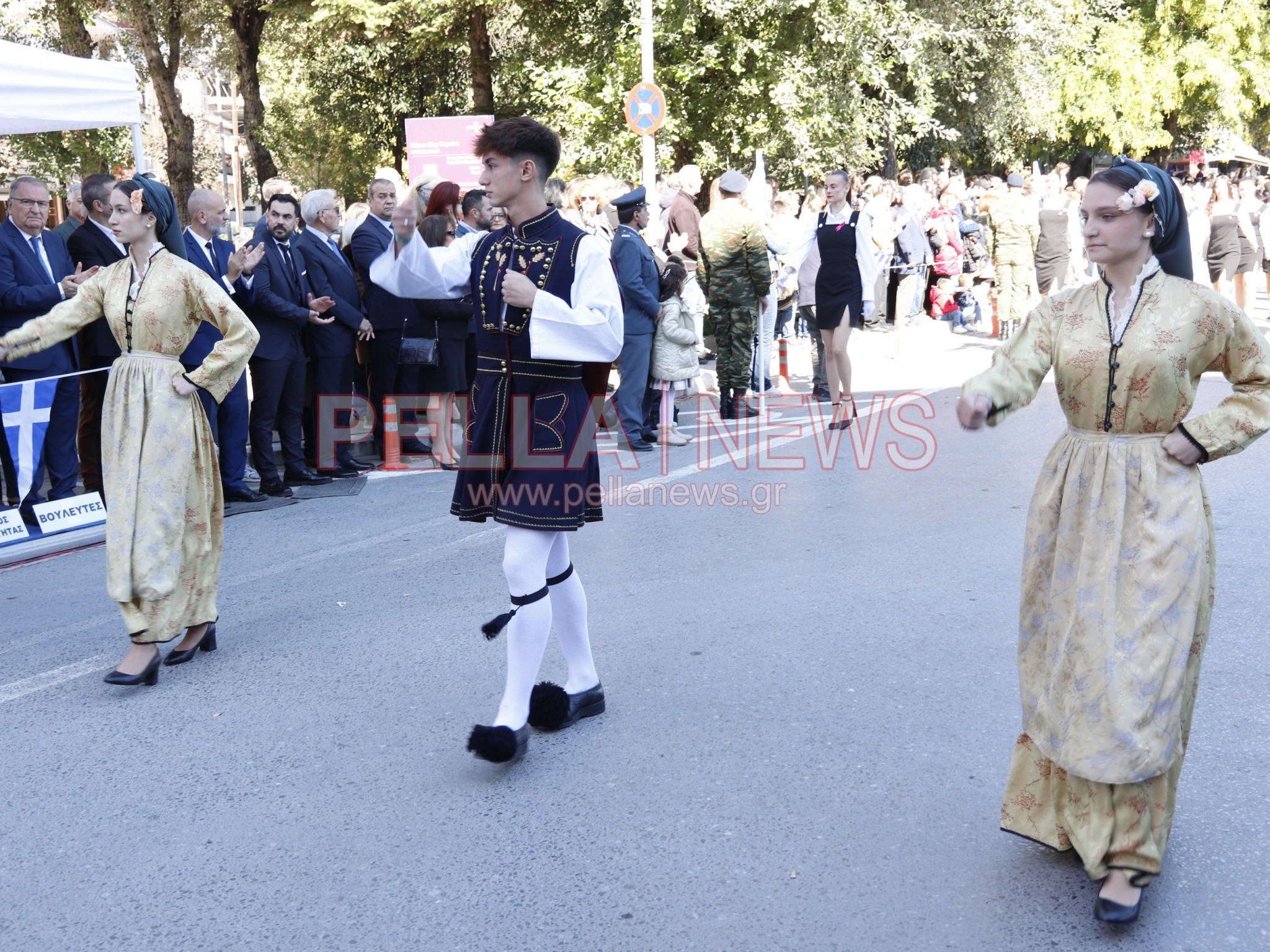 Με κάθε επισημότητα γιορτάστηκε η απελευθέρωση της Έδεσσας. Φωτογραφίες από τα σχολεία