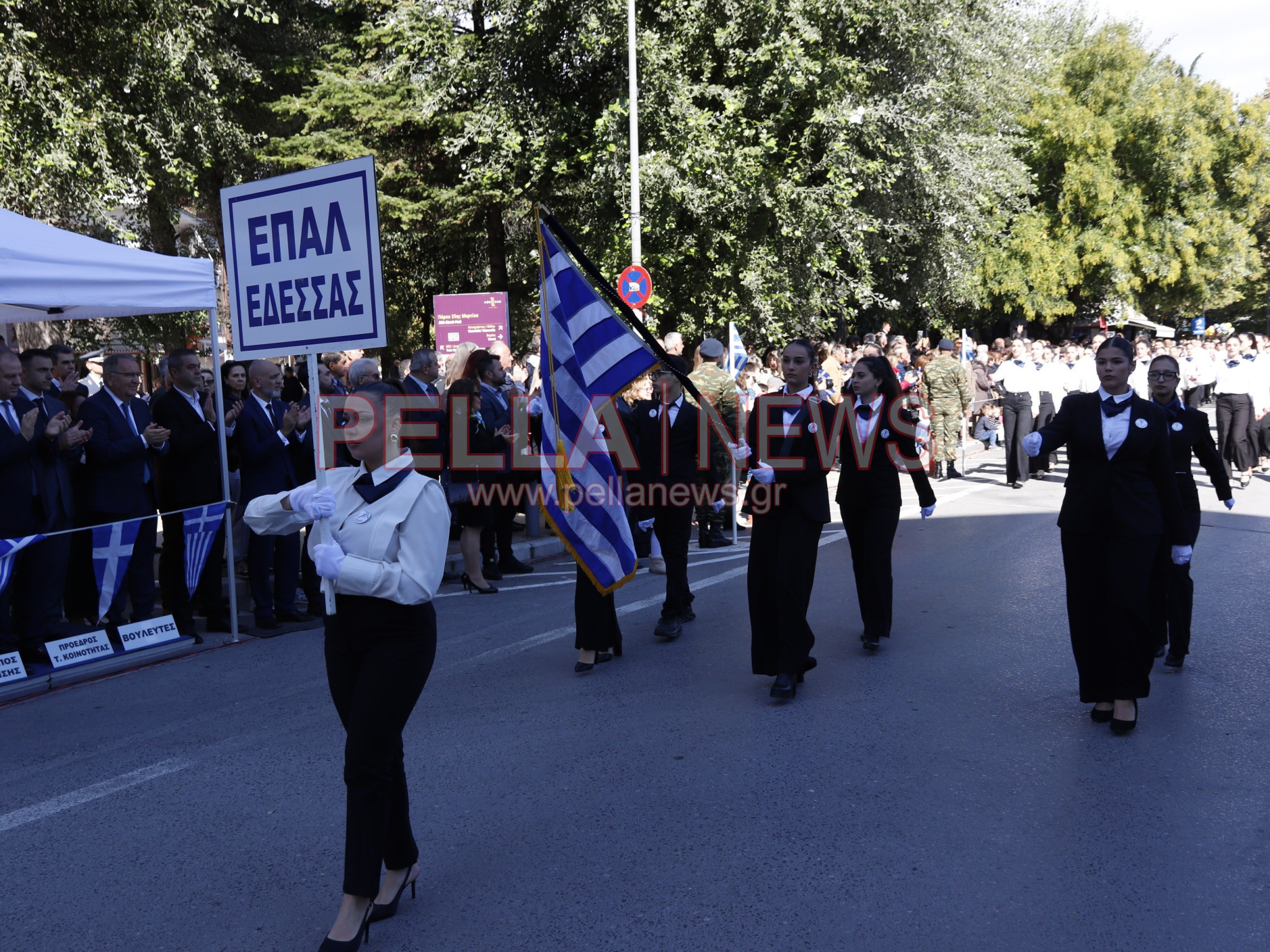 Με κάθε επισημότητα γιορτάστηκε η απελευθέρωση της Έδεσσας. Φωτογραφίες από τα σχολεία