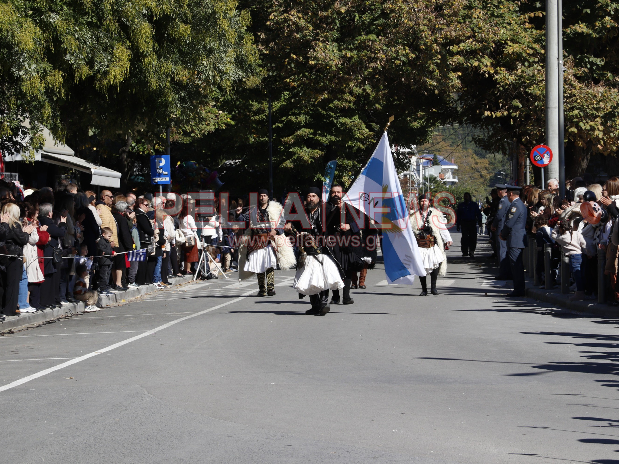 Με παραδοσιακές φορεσιές και στρατιωτική παρουσία η παρέλαση για την απελευθέρωση της Έδεσσας