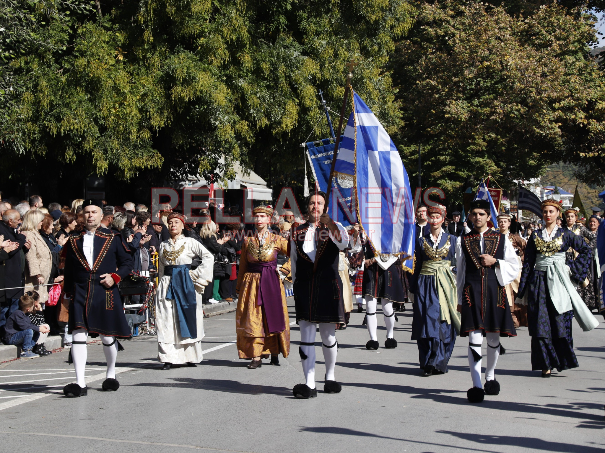 Με παραδοσιακές φορεσιές και στρατιωτική παρουσία η παρέλαση για την απελευθέρωση της Έδεσσας