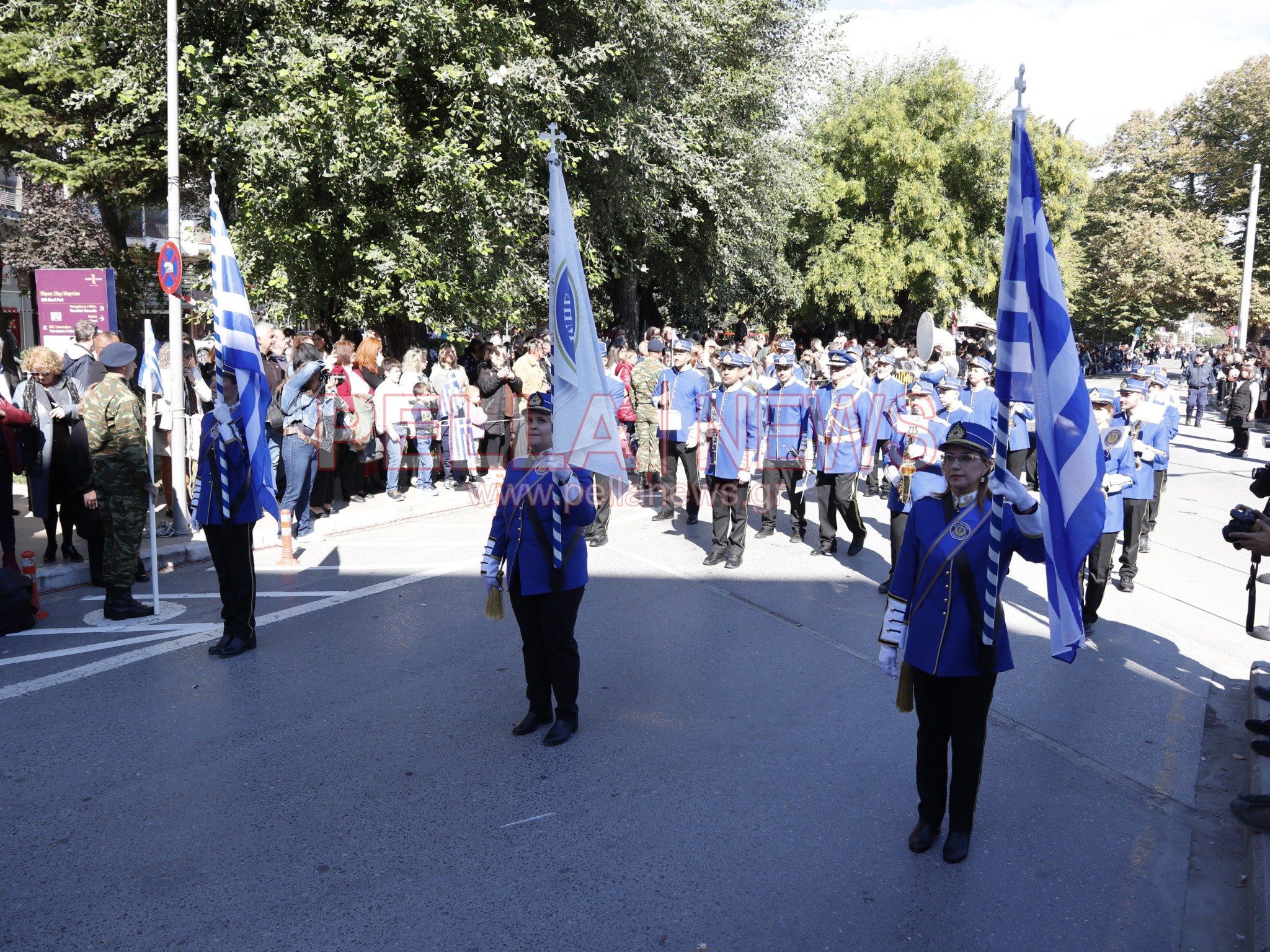 Με παραδοσιακές φορεσιές και στρατιωτική παρουσία η παρέλαση για την απελευθέρωση της Έδεσσας