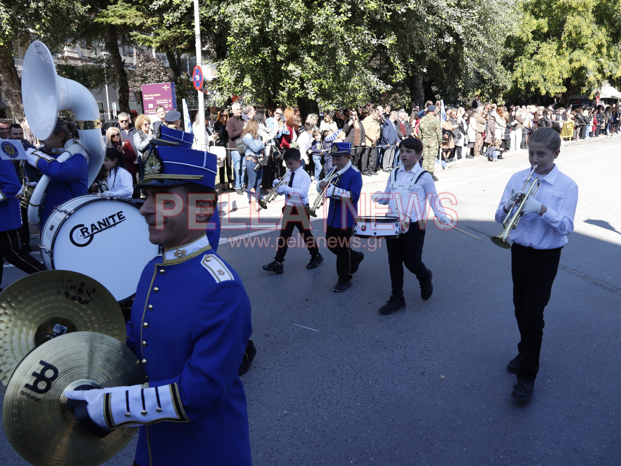 Με παραδοσιακές φορεσιές και στρατιωτική παρουσία η παρέλαση για την απελευθέρωση της Έδεσσας