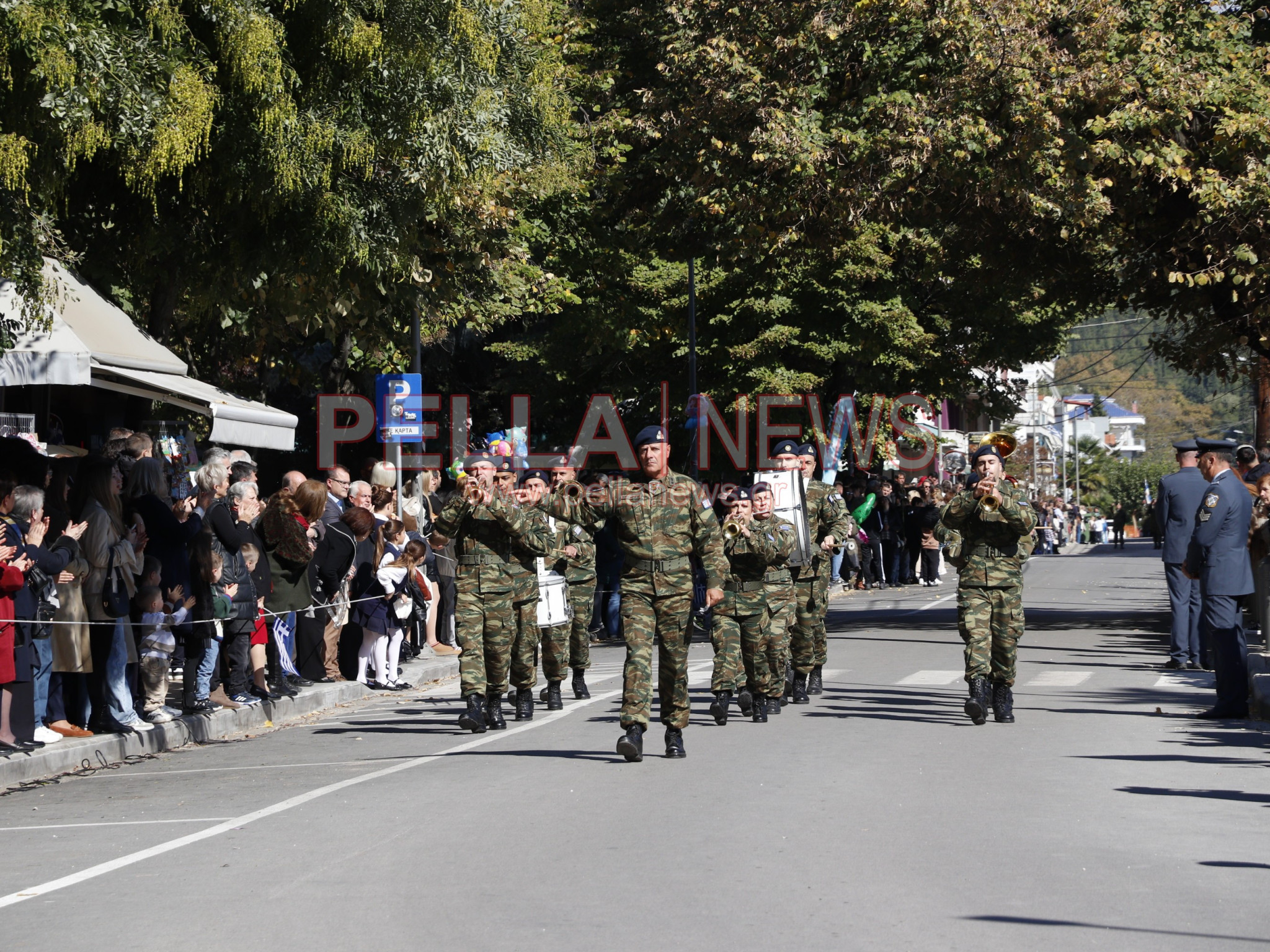 Με παραδοσιακές φορεσιές και στρατιωτική παρουσία η παρέλαση για την απελευθέρωση της Έδεσσας