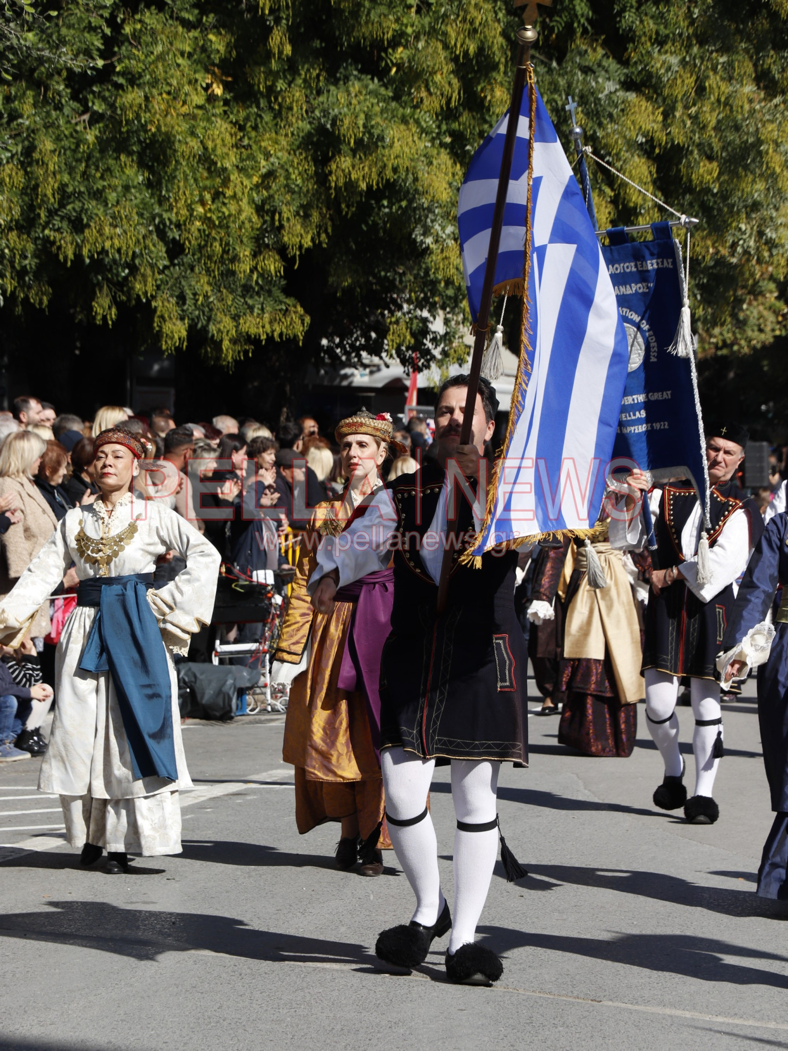Με παραδοσιακές φορεσιές και στρατιωτική παρουσία η παρέλαση για την απελευθέρωση της Έδεσσας