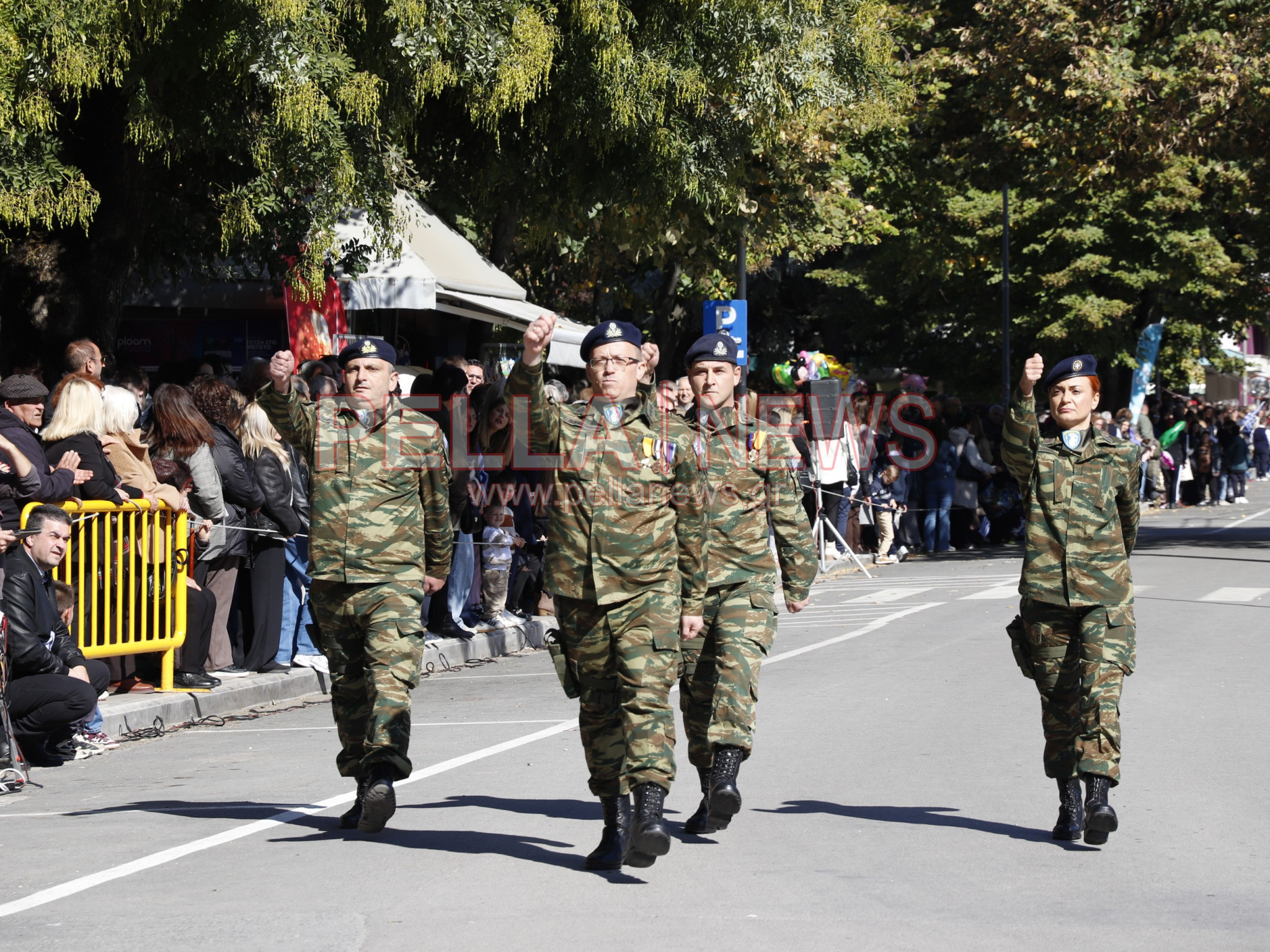 Με παραδοσιακές φορεσιές και στρατιωτική παρουσία η παρέλαση για την απελευθέρωση της Έδεσσας