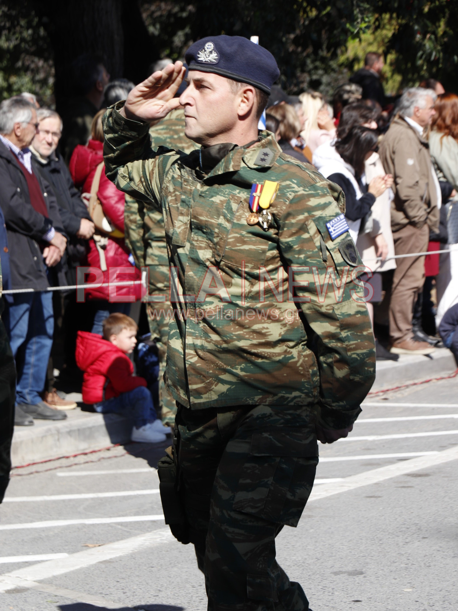 Με παραδοσιακές φορεσιές και στρατιωτική παρουσία η παρέλαση για την απελευθέρωση της Έδεσσας