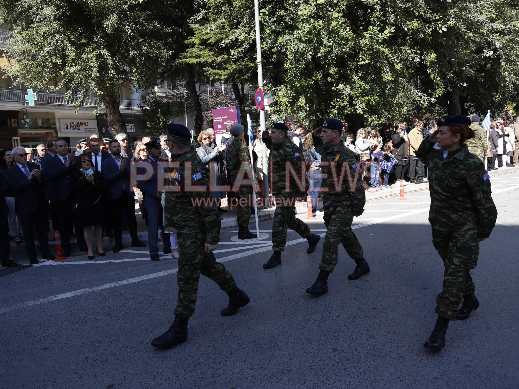 Με παραδοσιακές φορεσιές και στρατιωτική παρουσία η παρέλαση για την απελευθέρωση της Έδεσσας