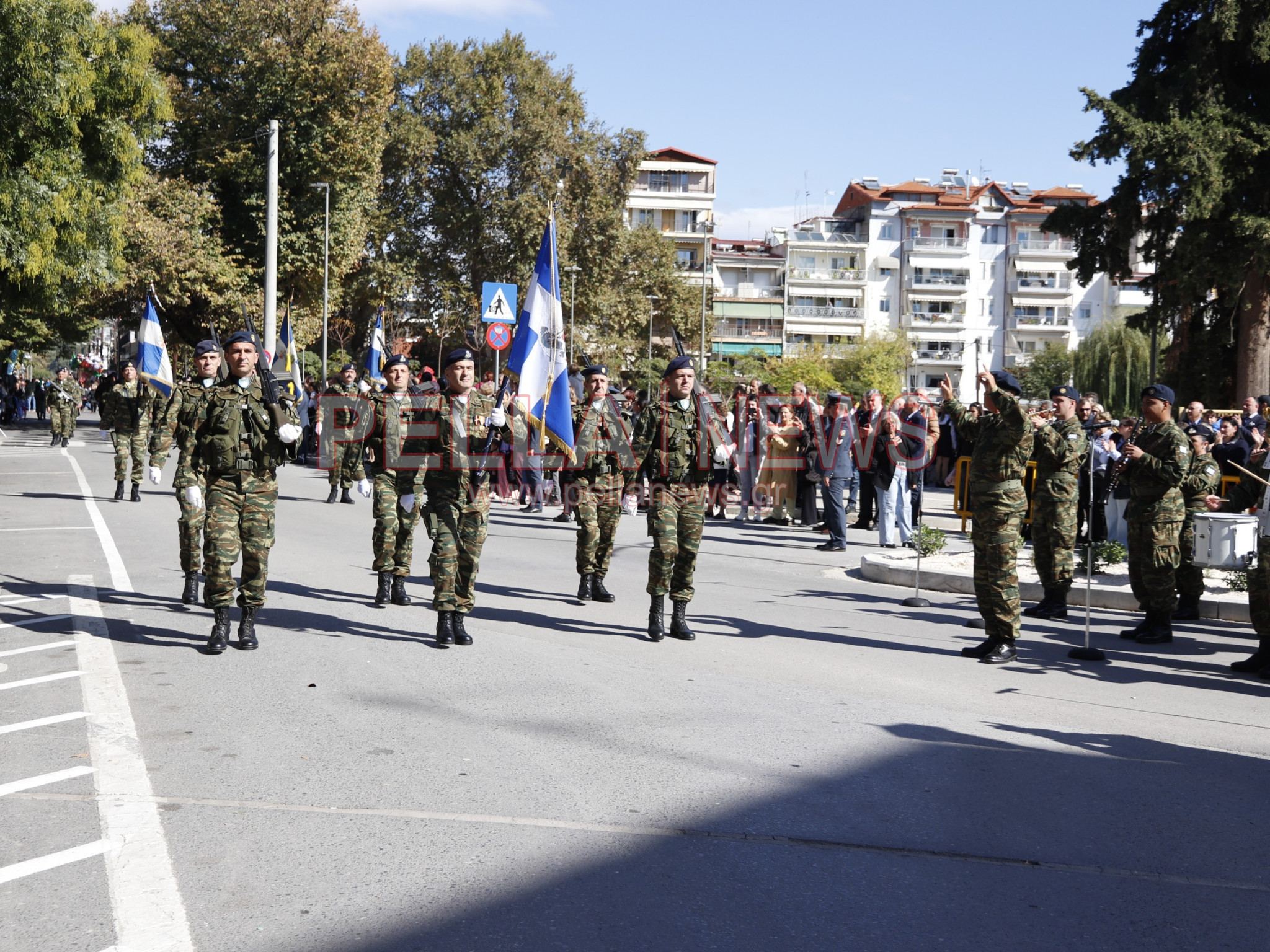Με παραδοσιακές φορεσιές και στρατιωτική παρουσία η παρέλαση για την απελευθέρωση της Έδεσσας