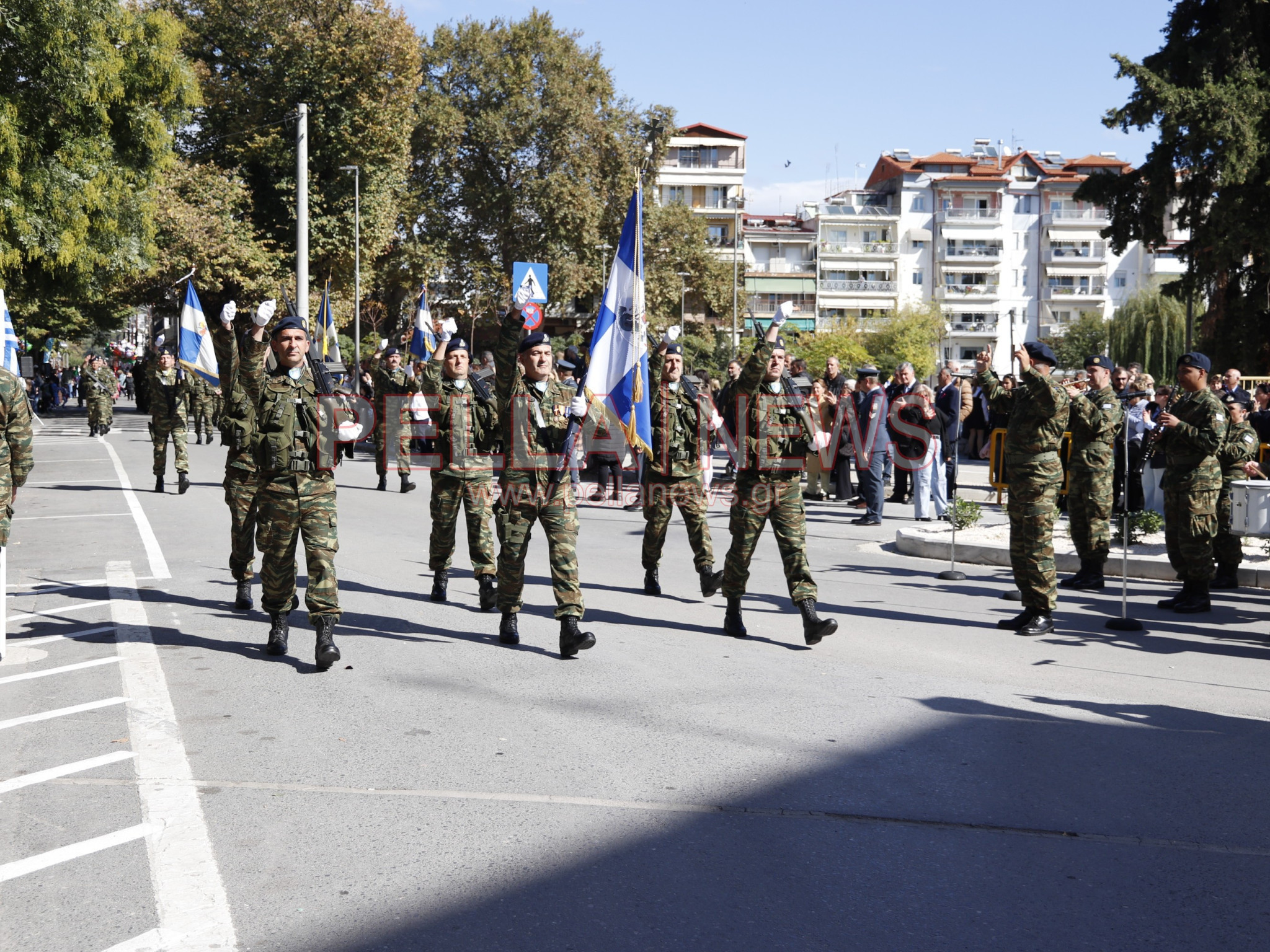 Με παραδοσιακές φορεσιές και στρατιωτική παρουσία η παρέλαση για την απελευθέρωση της Έδεσσας