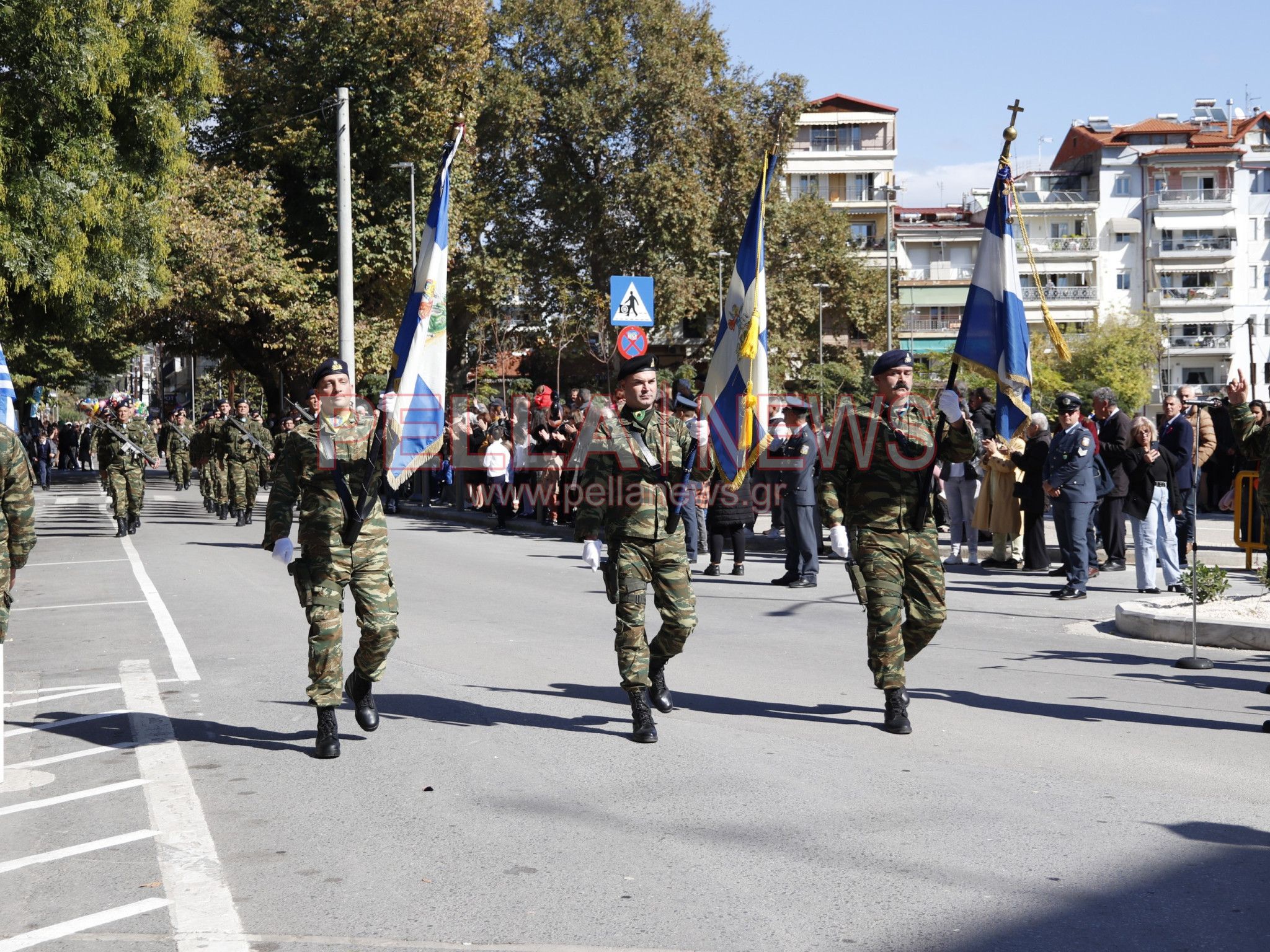 Με παραδοσιακές φορεσιές και στρατιωτική παρουσία η παρέλαση για την απελευθέρωση της Έδεσσας