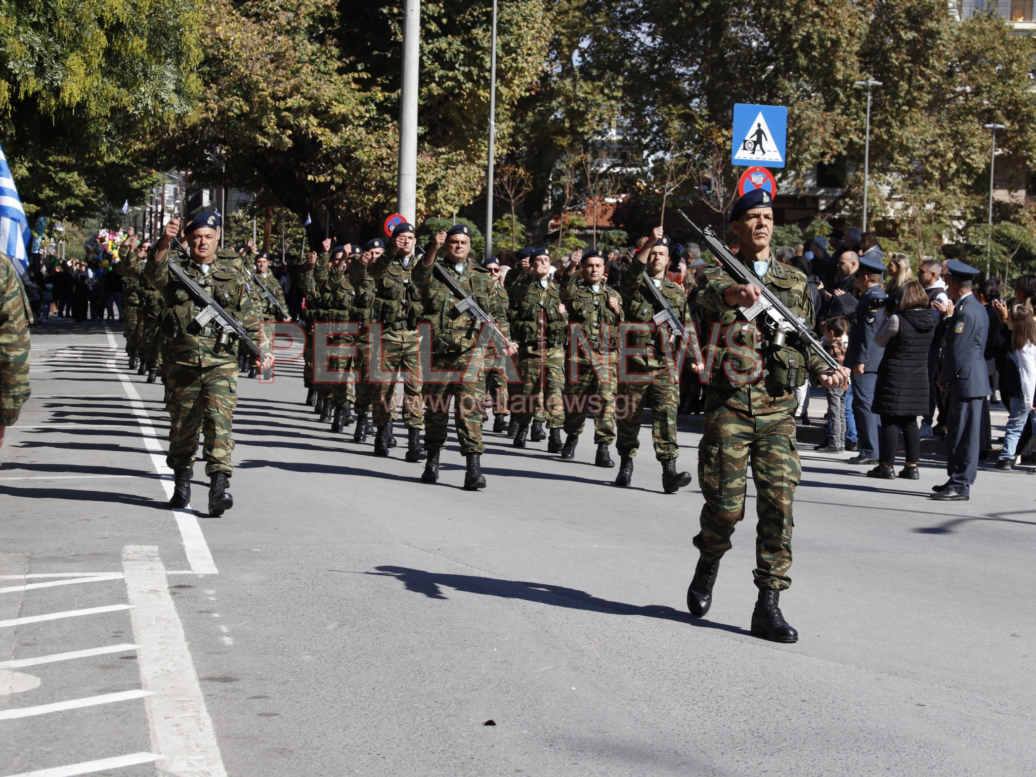 Με παραδοσιακές φορεσιές και στρατιωτική παρουσία η παρέλαση για την απελευθέρωση της Έδεσσας