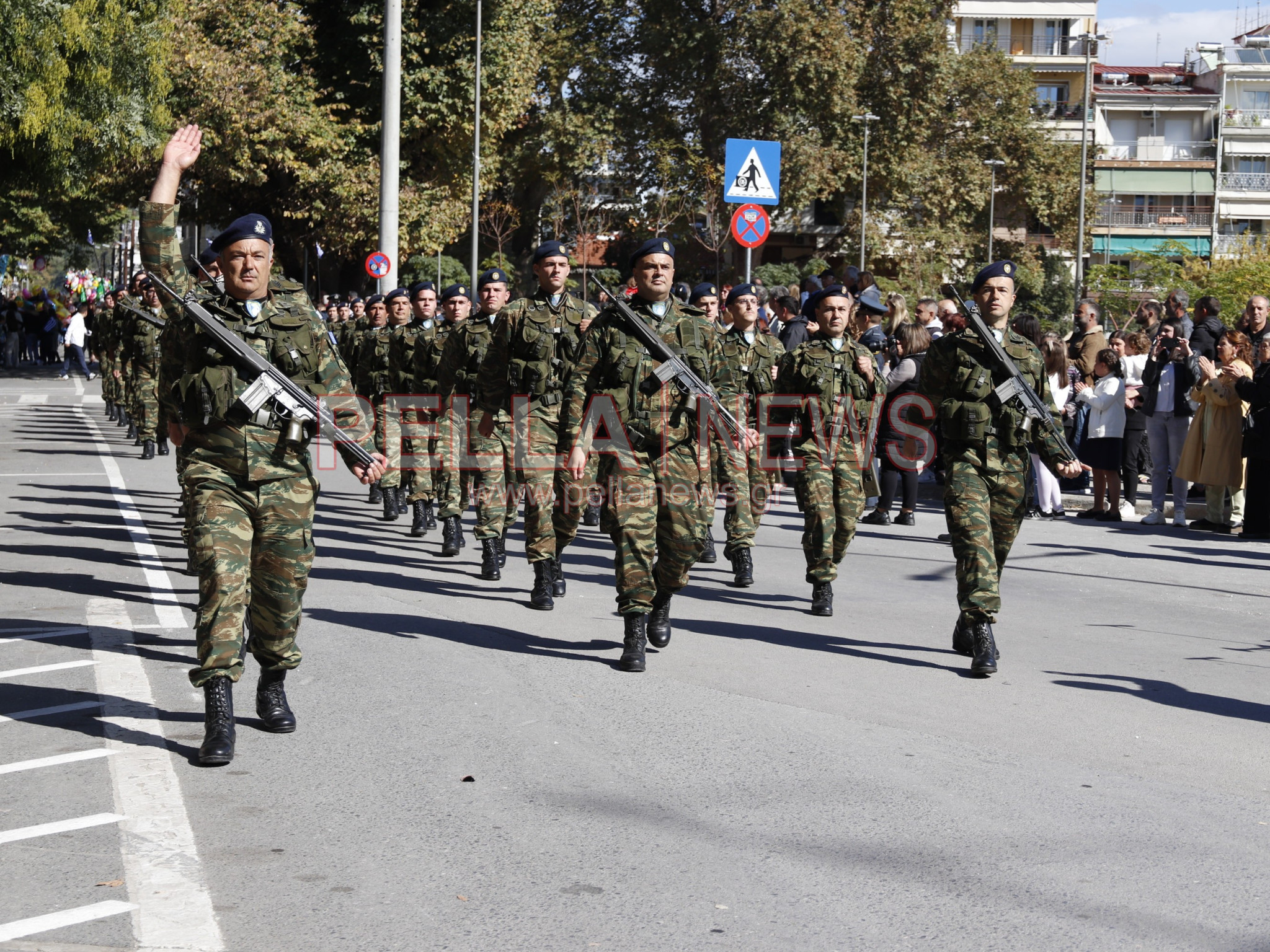 Με παραδοσιακές φορεσιές και στρατιωτική παρουσία η παρέλαση για την απελευθέρωση της Έδεσσας
