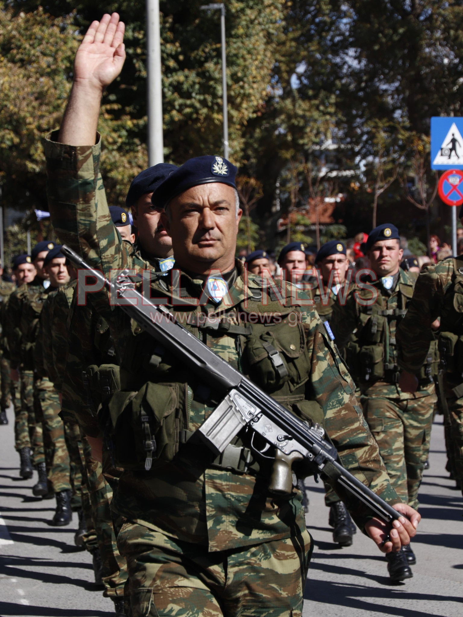 Με παραδοσιακές φορεσιές και στρατιωτική παρουσία η παρέλαση για την απελευθέρωση της Έδεσσας
