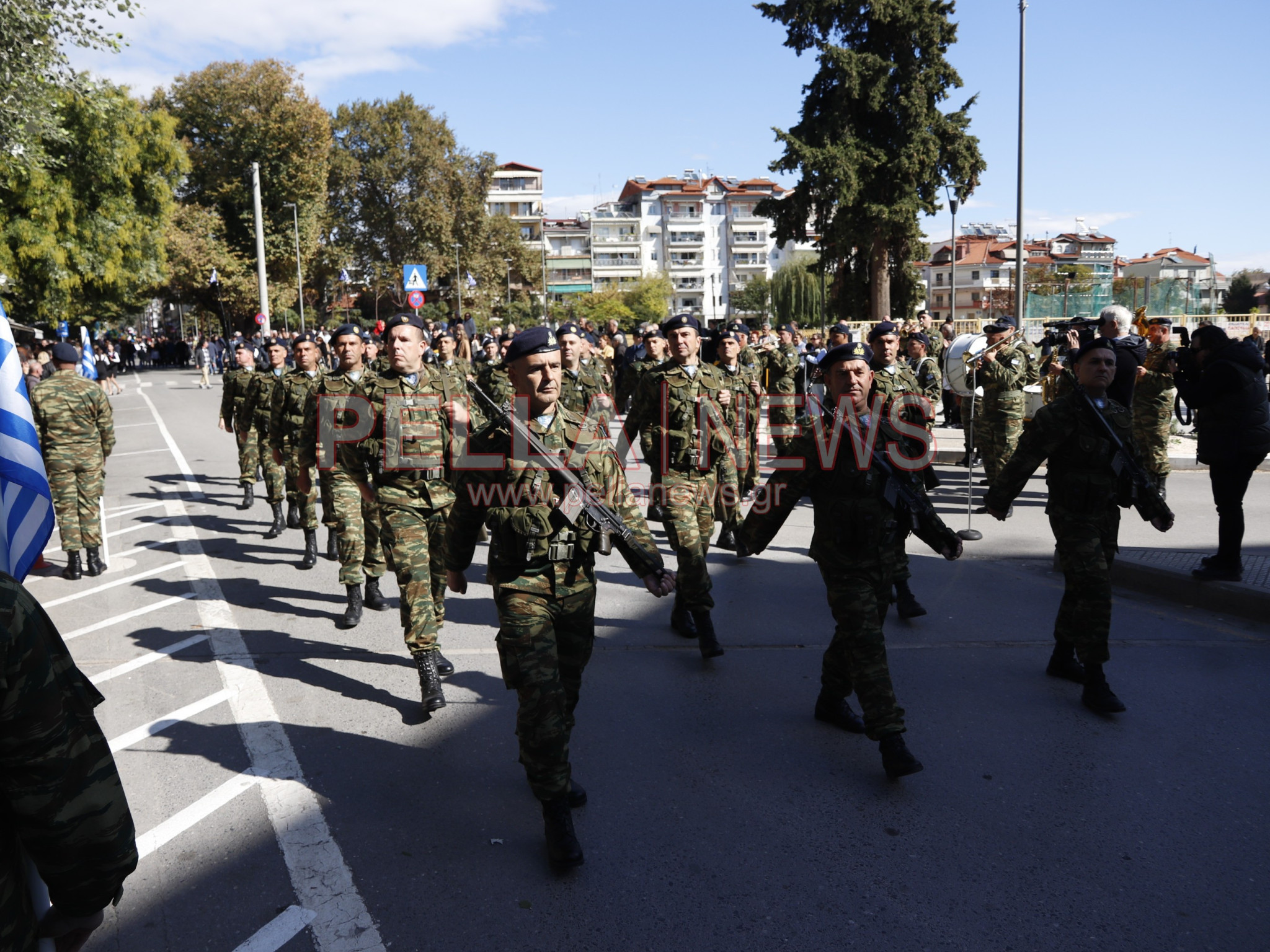 Με παραδοσιακές φορεσιές και στρατιωτική παρουσία η παρέλαση για την απελευθέρωση της Έδεσσας
