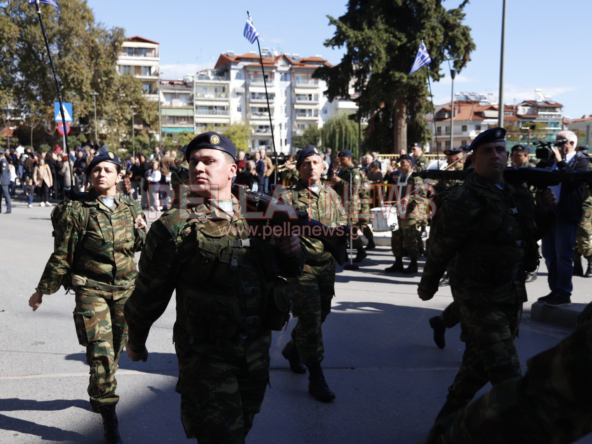 Με παραδοσιακές φορεσιές και στρατιωτική παρουσία η παρέλαση για την απελευθέρωση της Έδεσσας