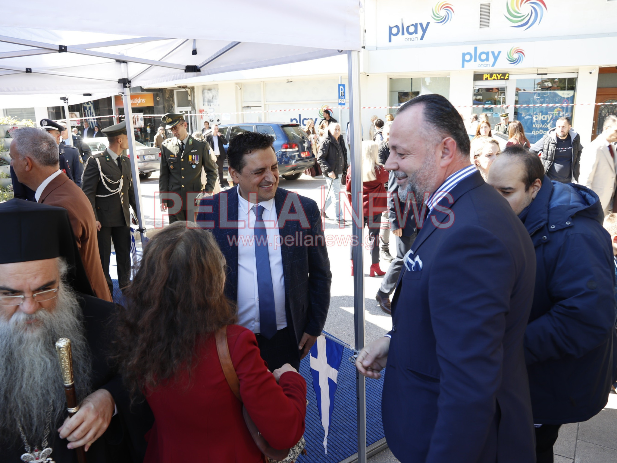 Με κάθε επισημότητα γιορτάστηκε η απελευθέρωση της Έδεσσας. Φωτογραφίες από τα σχολεία