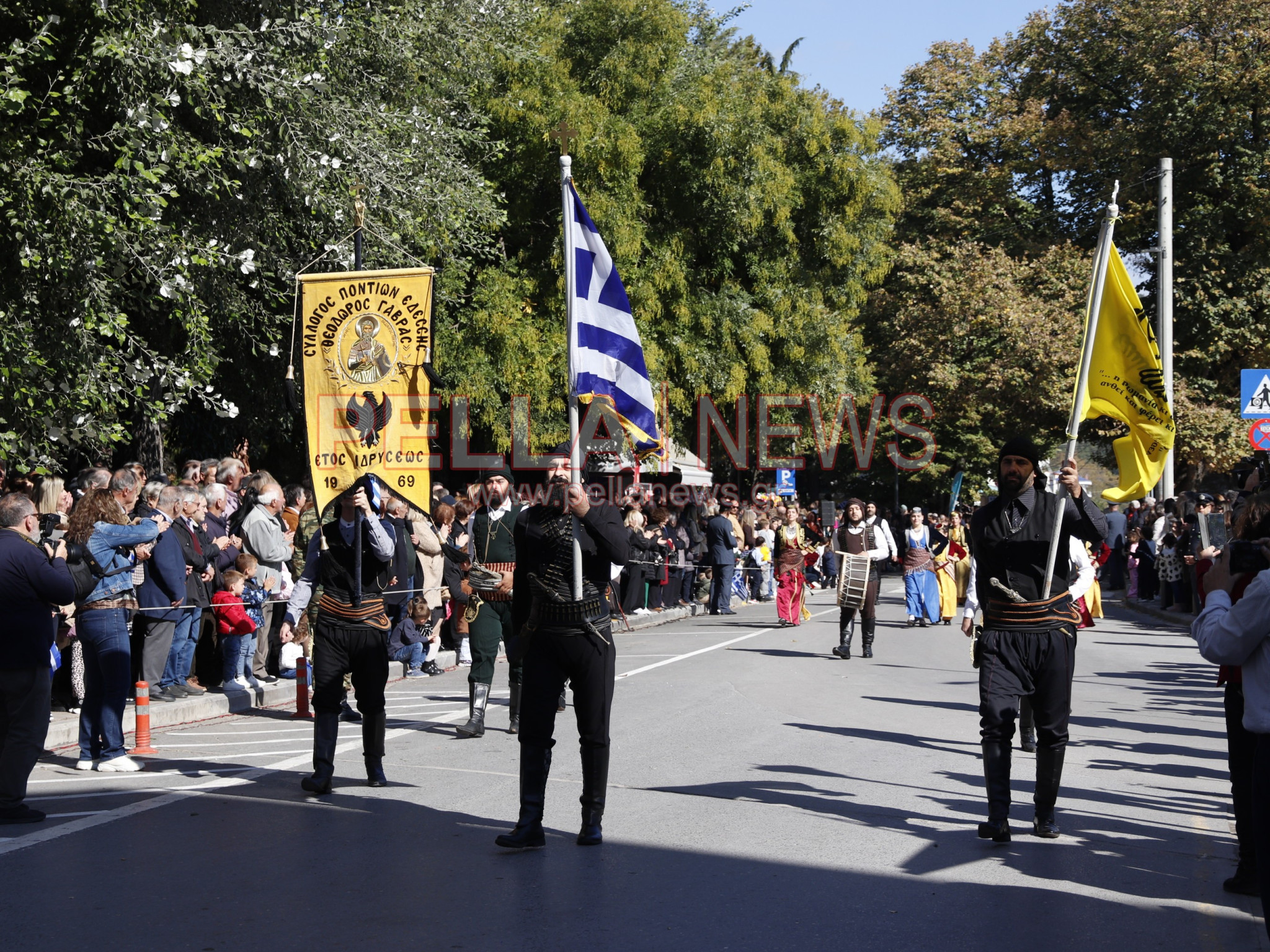 Με παραδοσιακές φορεσιές και στρατιωτική παρουσία η παρέλαση για την απελευθέρωση της Έδεσσας