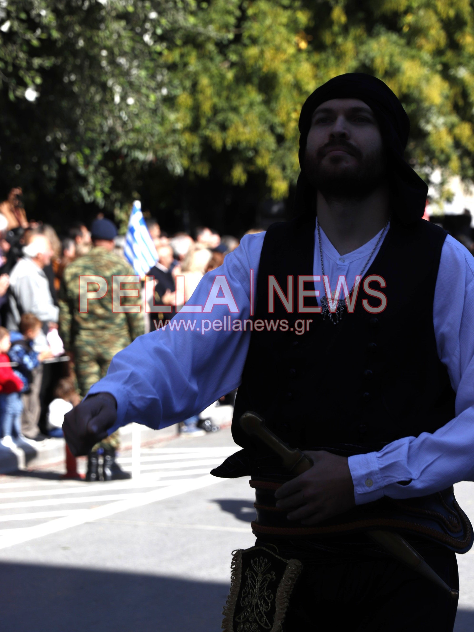 Με παραδοσιακές φορεσιές και στρατιωτική παρουσία η παρέλαση για την απελευθέρωση της Έδεσσας