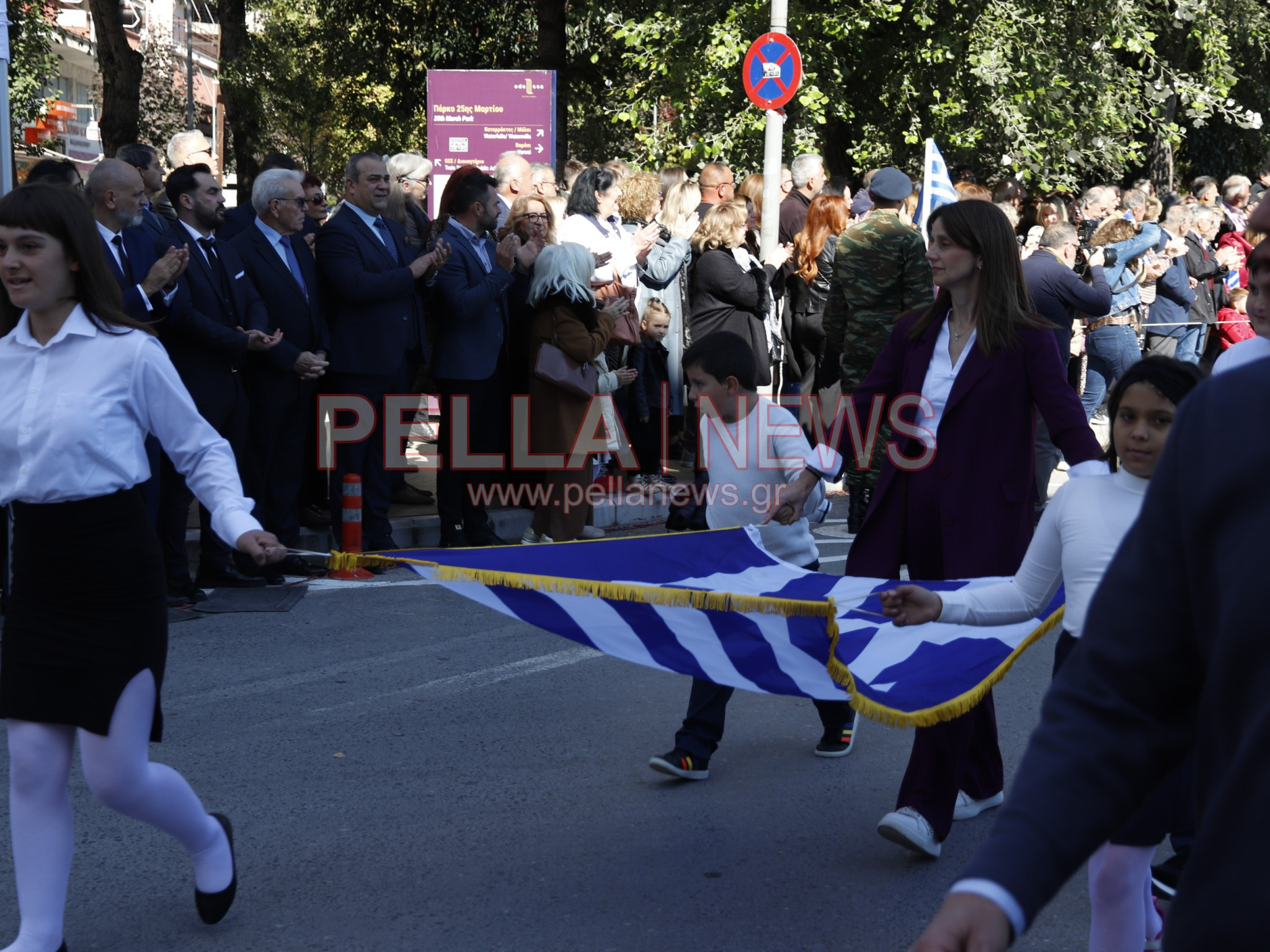 Με κάθε επισημότητα γιορτάστηκε η απελευθέρωση της Έδεσσας. Φωτογραφίες από τα σχολεία