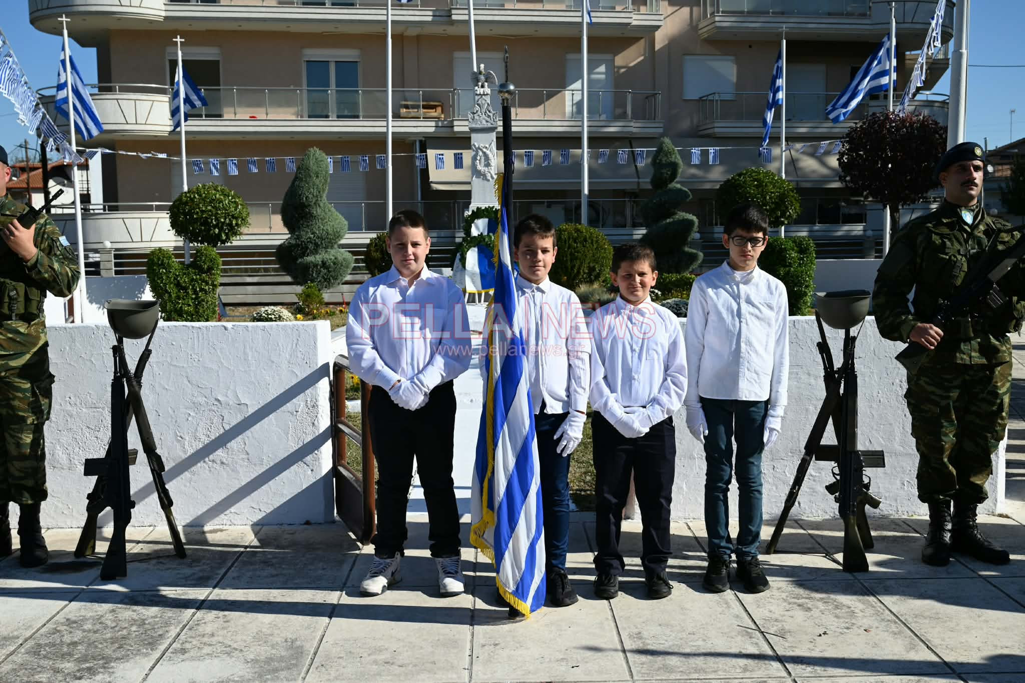 Σκύδρα: Επιμνημόσυνη δέηση και κατάθεση στεφάνων για την επέτειο της απελευθέρωσης (φωτογραφίες)