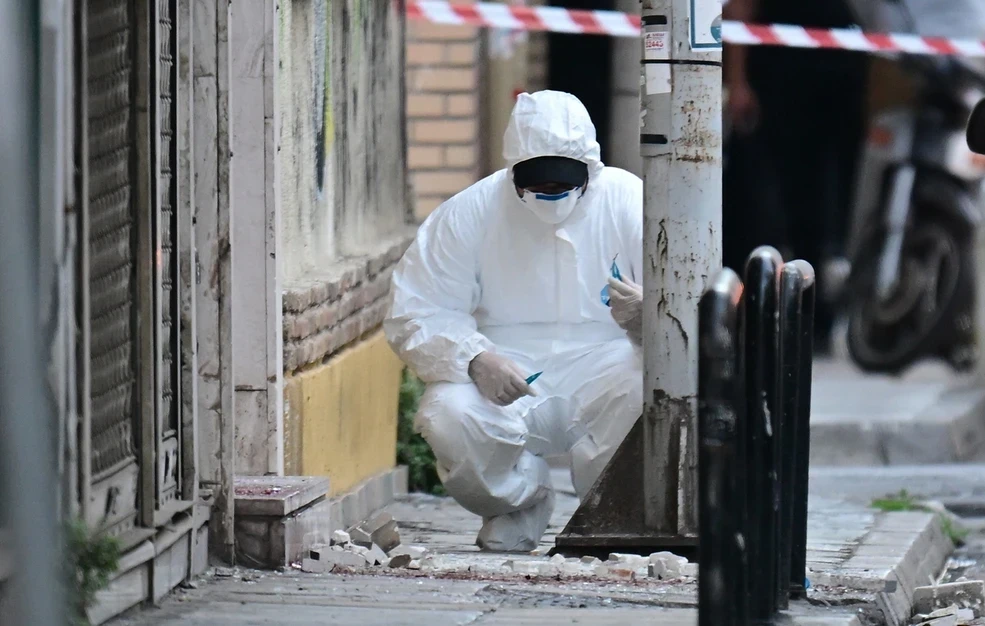 Έκρηξη στον Κολωνό: Ο έμπειρος κατασκευαστής βομβών, τα ναρκωτικά και η έρευνα του ελληνικού FBI