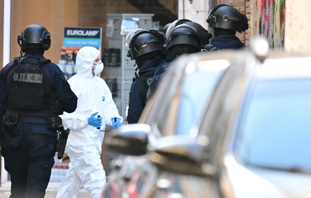 Έκρηξη στον Κολωνό: Ο έμπειρος κατασκευαστής βομβών, τα ναρκωτικά και η έρευνα του ελληνικού FBI