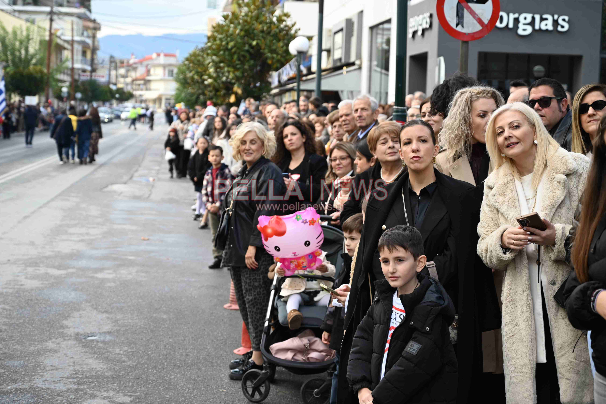 Σκύδρα/28η Οκτωβρίου: Παρέλασαν μαθητές και πολιτιστικοί σύλλογοι!