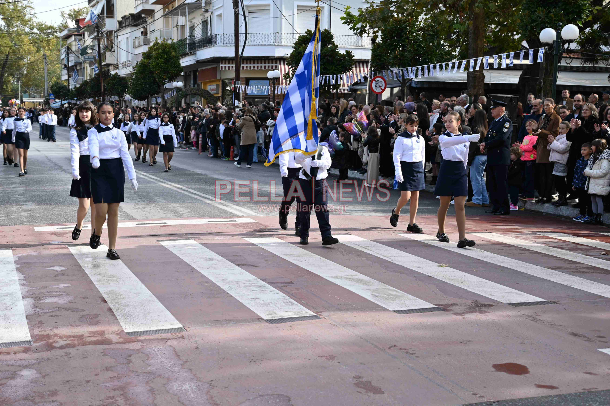 Σκύδρα/28η Οκτωβρίου: Παρέλασαν μαθητές και πολιτιστικοί σύλλογοι!