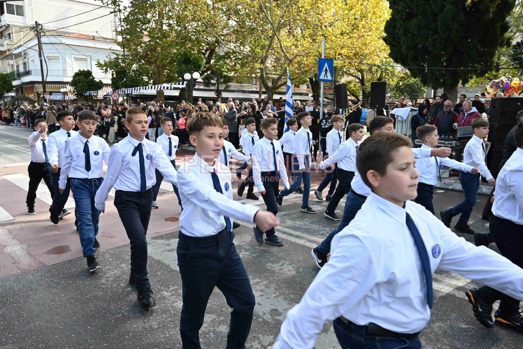 Σκύδρα/28η Οκτωβρίου: Παρέλασαν μαθητές και πολιτιστικοί σύλλογοι!