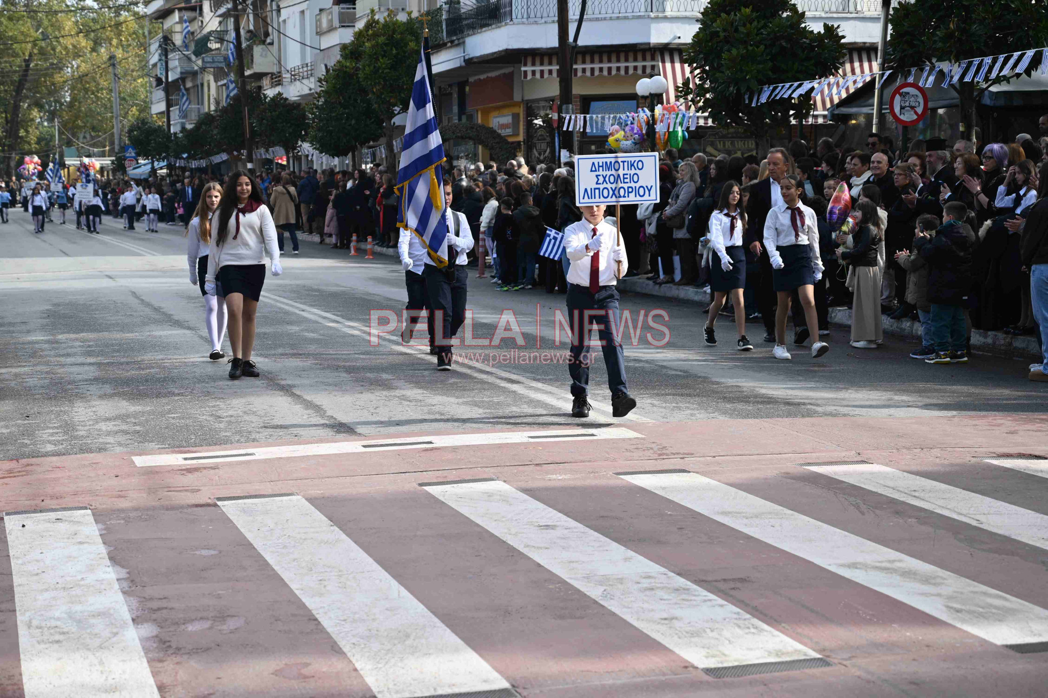 Σκύδρα/28η Οκτωβρίου: Παρέλασαν μαθητές και πολιτιστικοί σύλλογοι!