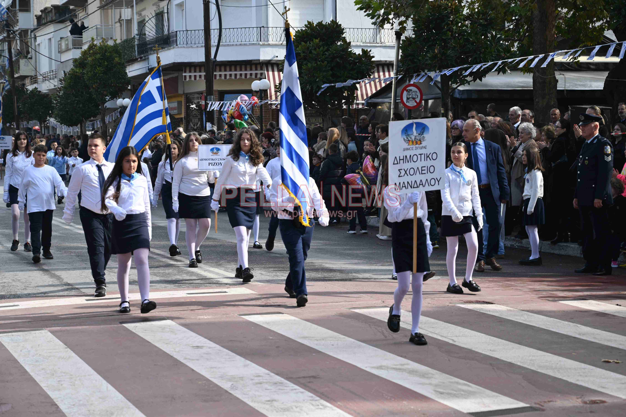 Σκύδρα/28η Οκτωβρίου: Παρέλασαν μαθητές και πολιτιστικοί σύλλογοι!