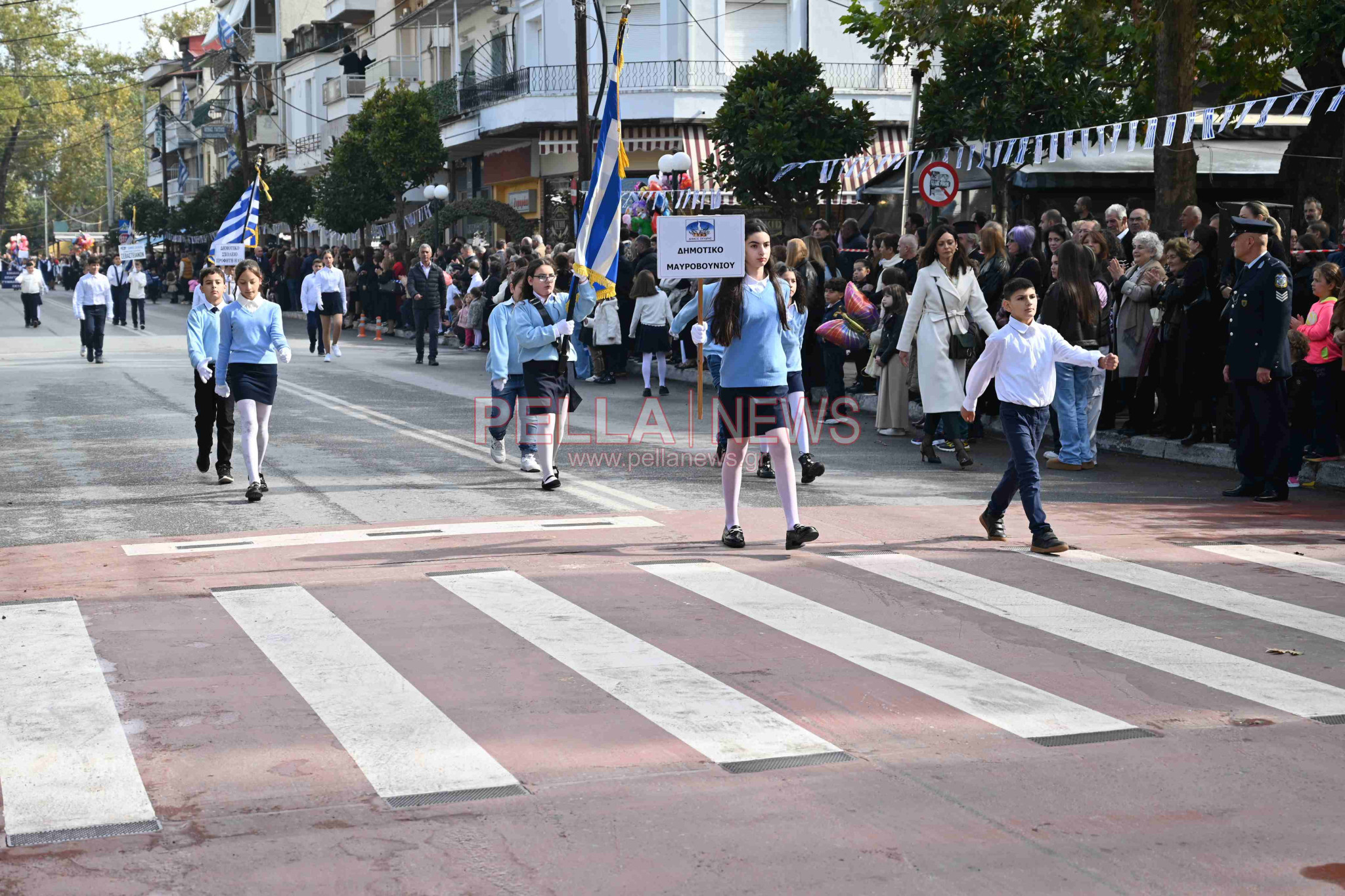 Σκύδρα/28η Οκτωβρίου: Παρέλασαν μαθητές και πολιτιστικοί σύλλογοι!