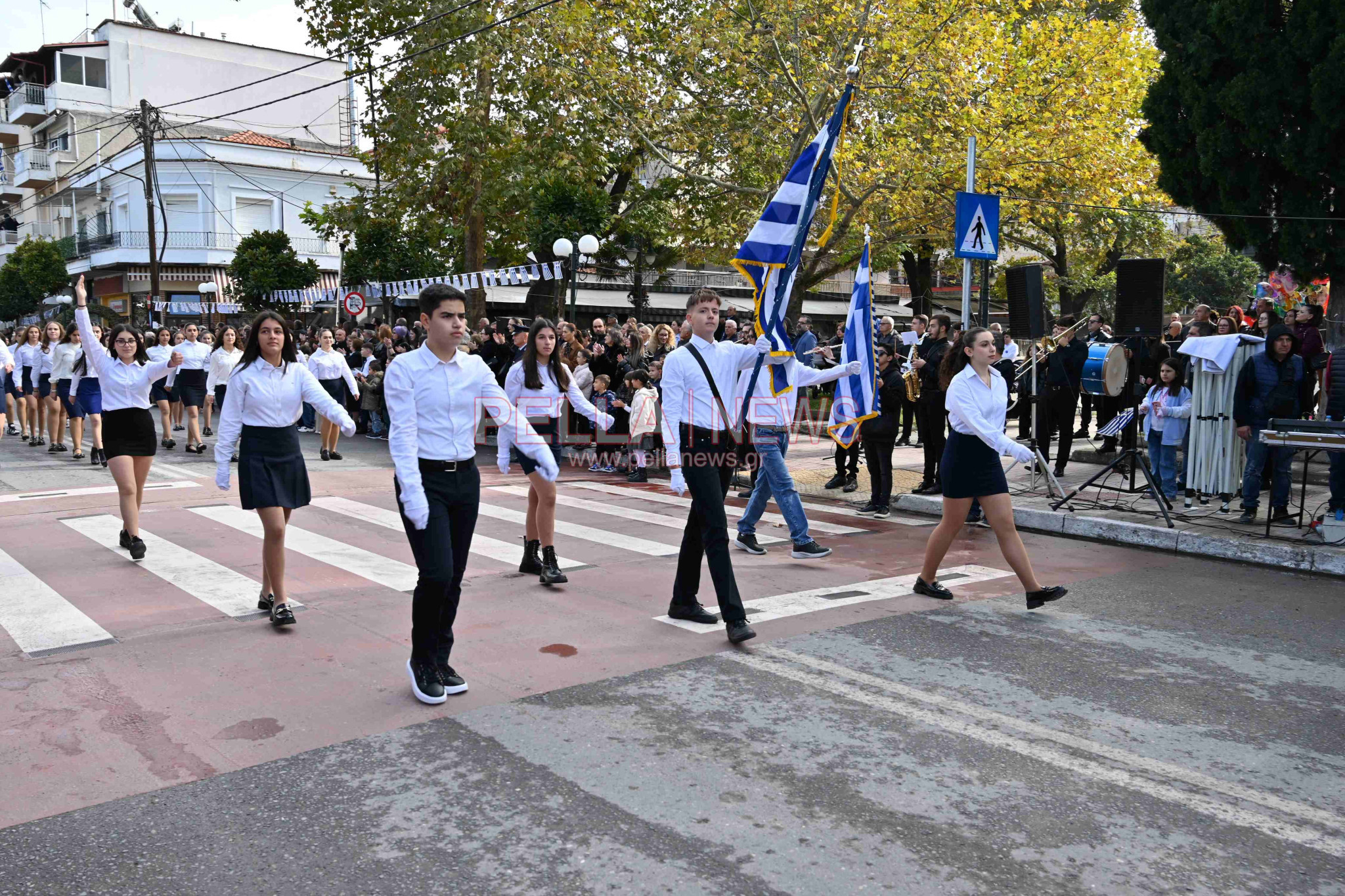 Σκύδρα/28η Οκτωβρίου: Παρέλασαν μαθητές και πολιτιστικοί σύλλογοι!