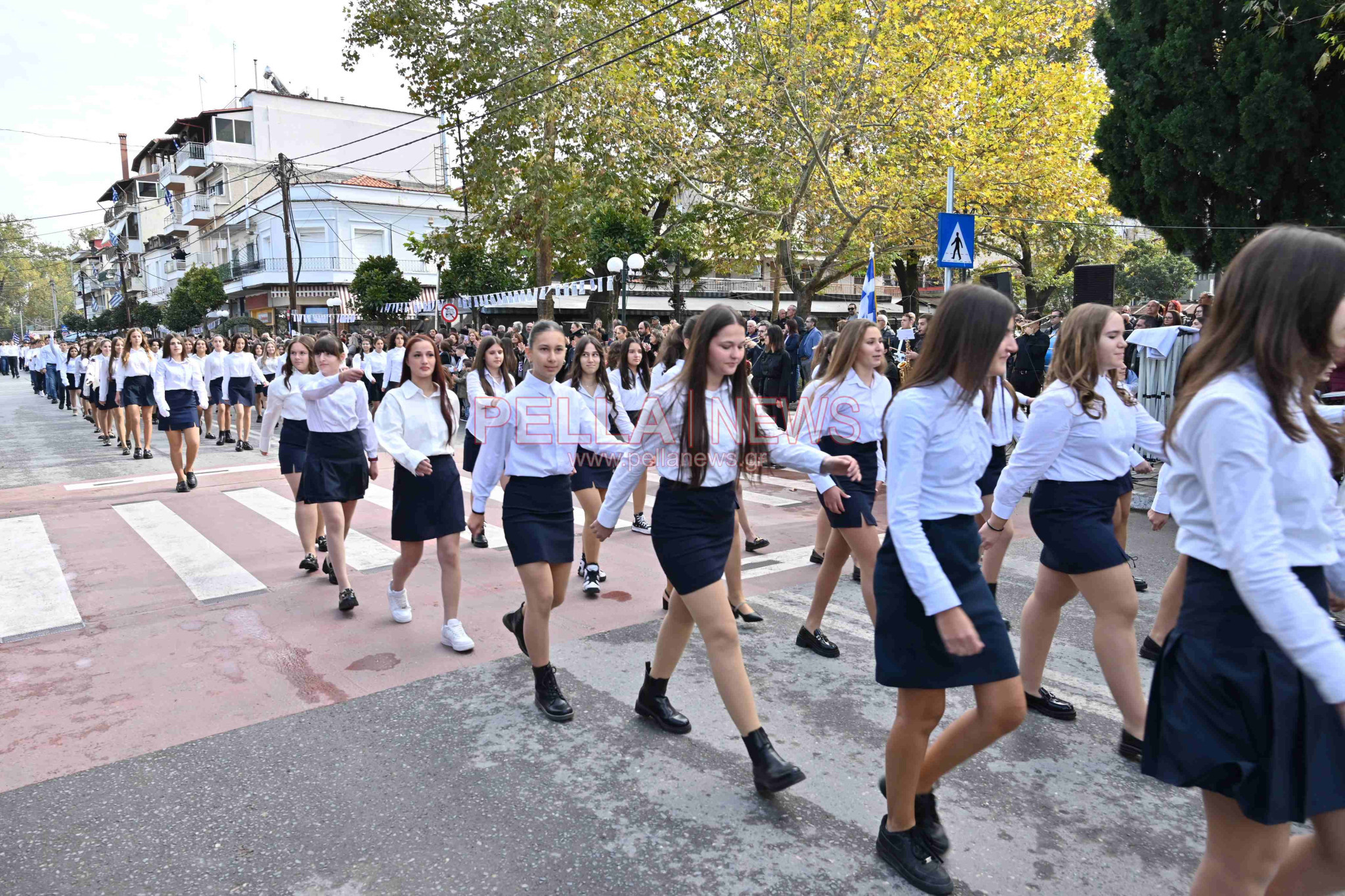 Σκύδρα/28η Οκτωβρίου: Παρέλασαν μαθητές και πολιτιστικοί σύλλογοι!