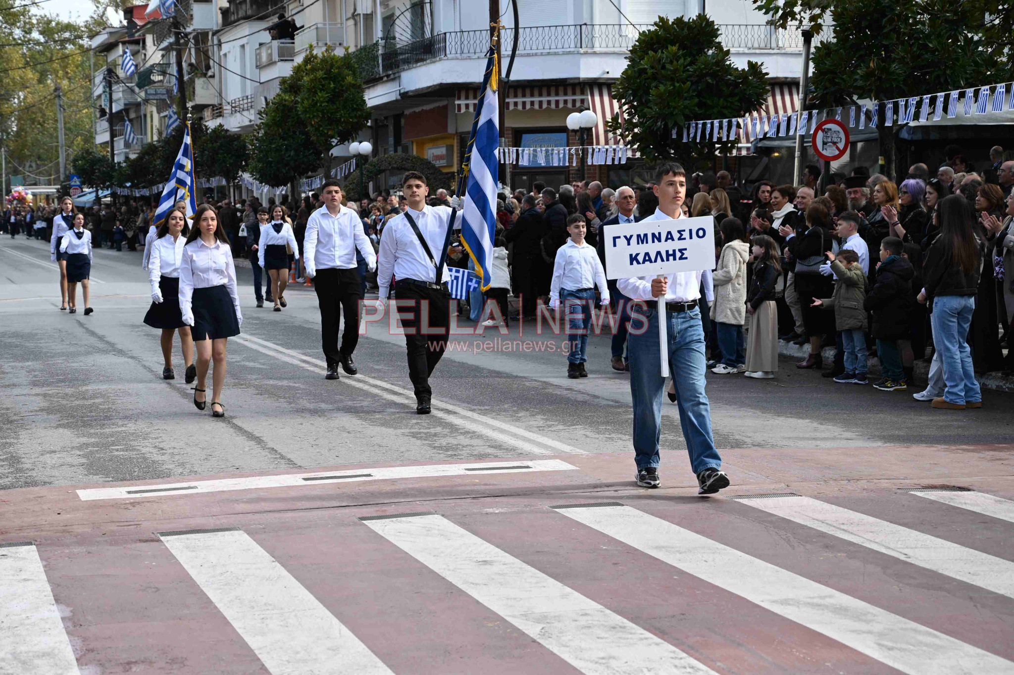 Σκύδρα/28η Οκτωβρίου: Παρέλασαν μαθητές και πολιτιστικοί σύλλογοι!