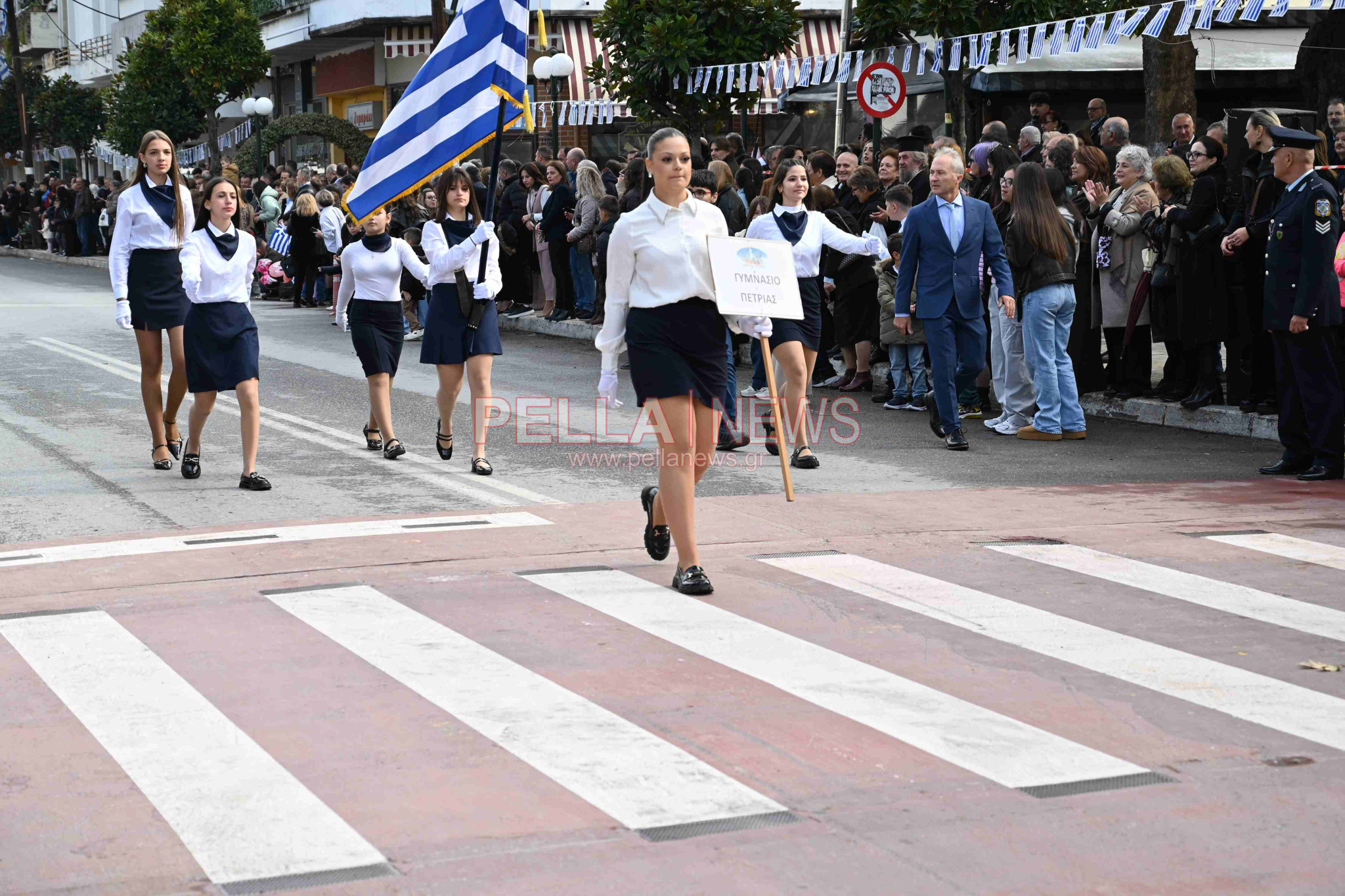 Σκύδρα/28η Οκτωβρίου: Παρέλασαν μαθητές και πολιτιστικοί σύλλογοι!