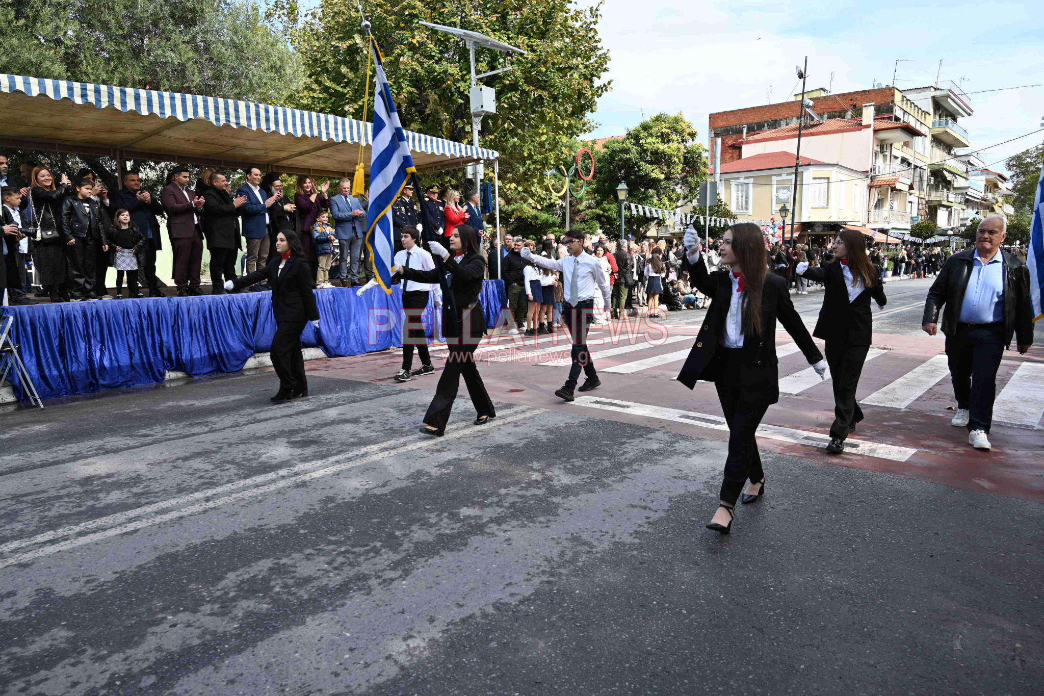 Σκύδρα/28η Οκτωβρίου: Παρέλασαν μαθητές και πολιτιστικοί σύλλογοι!