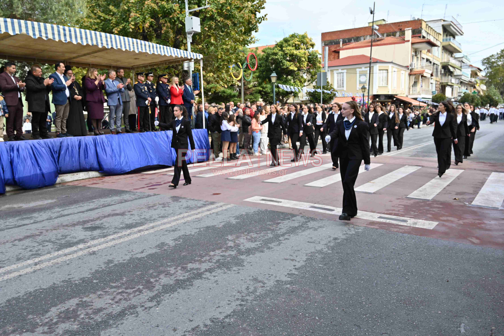 Σκύδρα/28η Οκτωβρίου: Παρέλασαν μαθητές και πολιτιστικοί σύλλογοι!