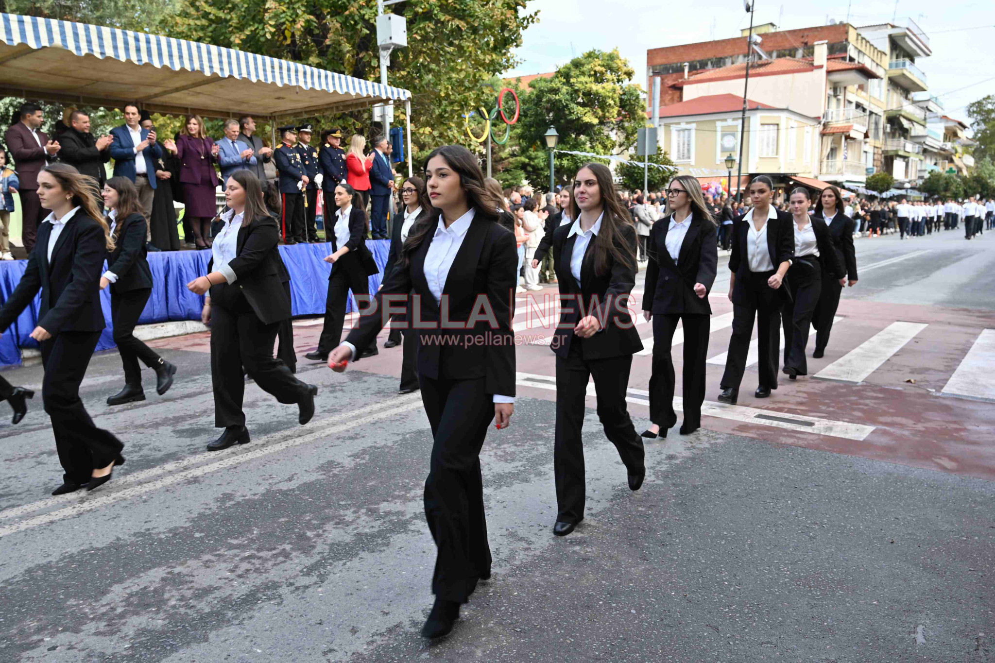 Σκύδρα/28η Οκτωβρίου: Παρέλασαν μαθητές και πολιτιστικοί σύλλογοι!