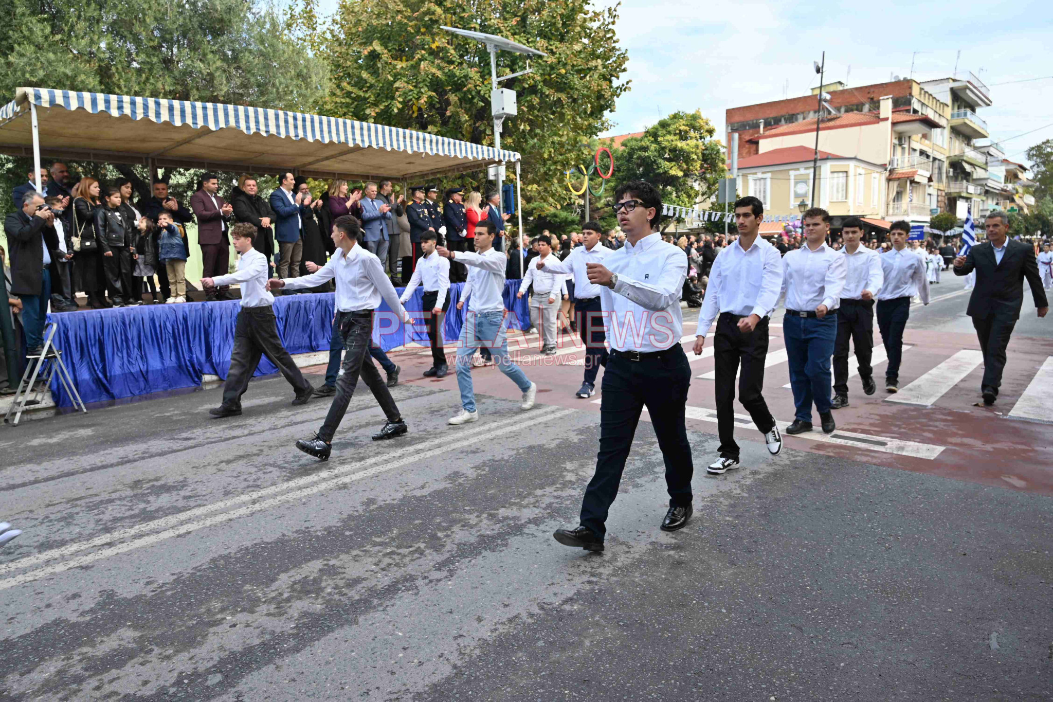 Σκύδρα/28η Οκτωβρίου: Παρέλασαν μαθητές και πολιτιστικοί σύλλογοι!