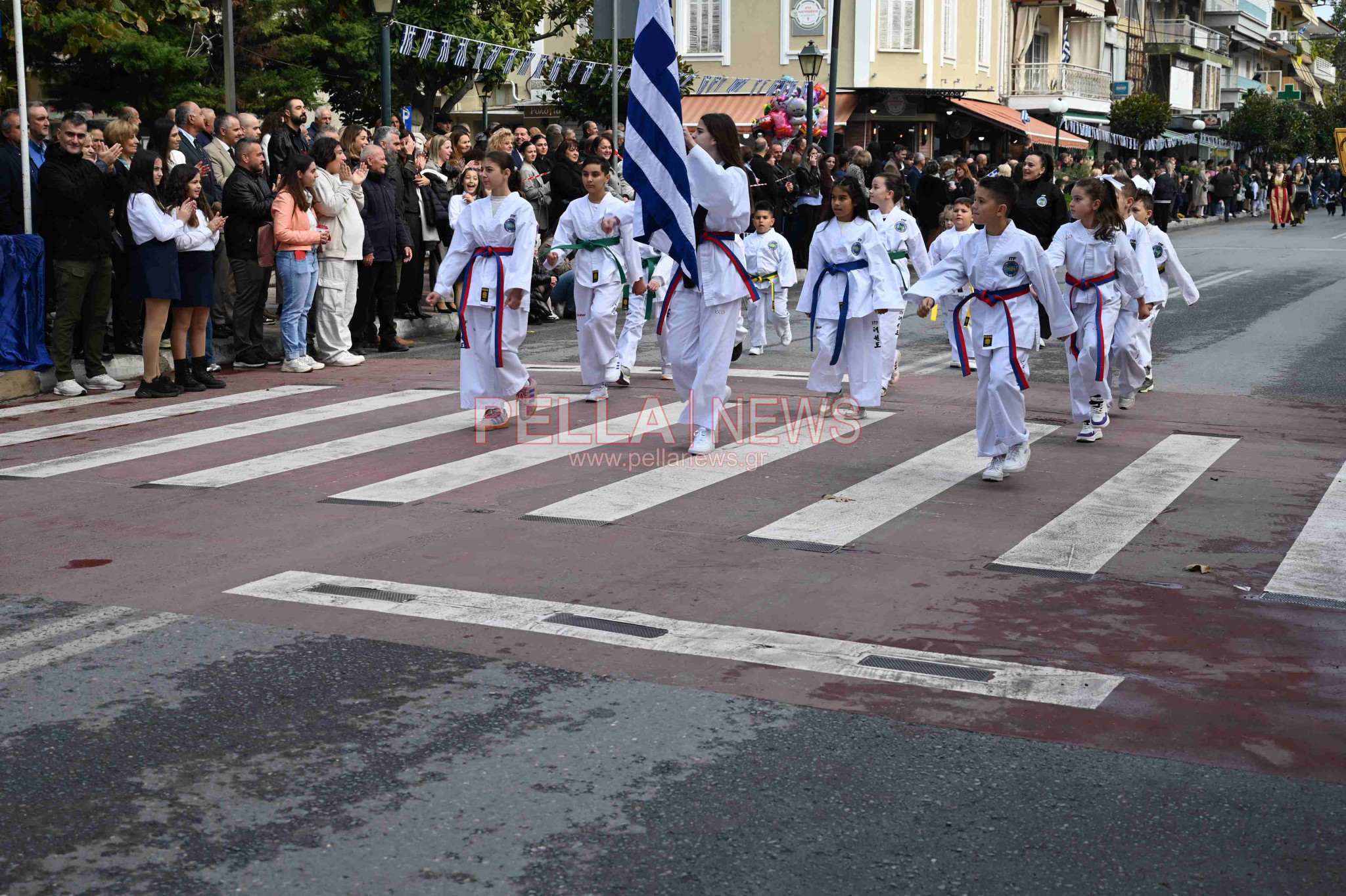 Σκύδρα/28η Οκτωβρίου: Παρέλασαν μαθητές και πολιτιστικοί σύλλογοι!