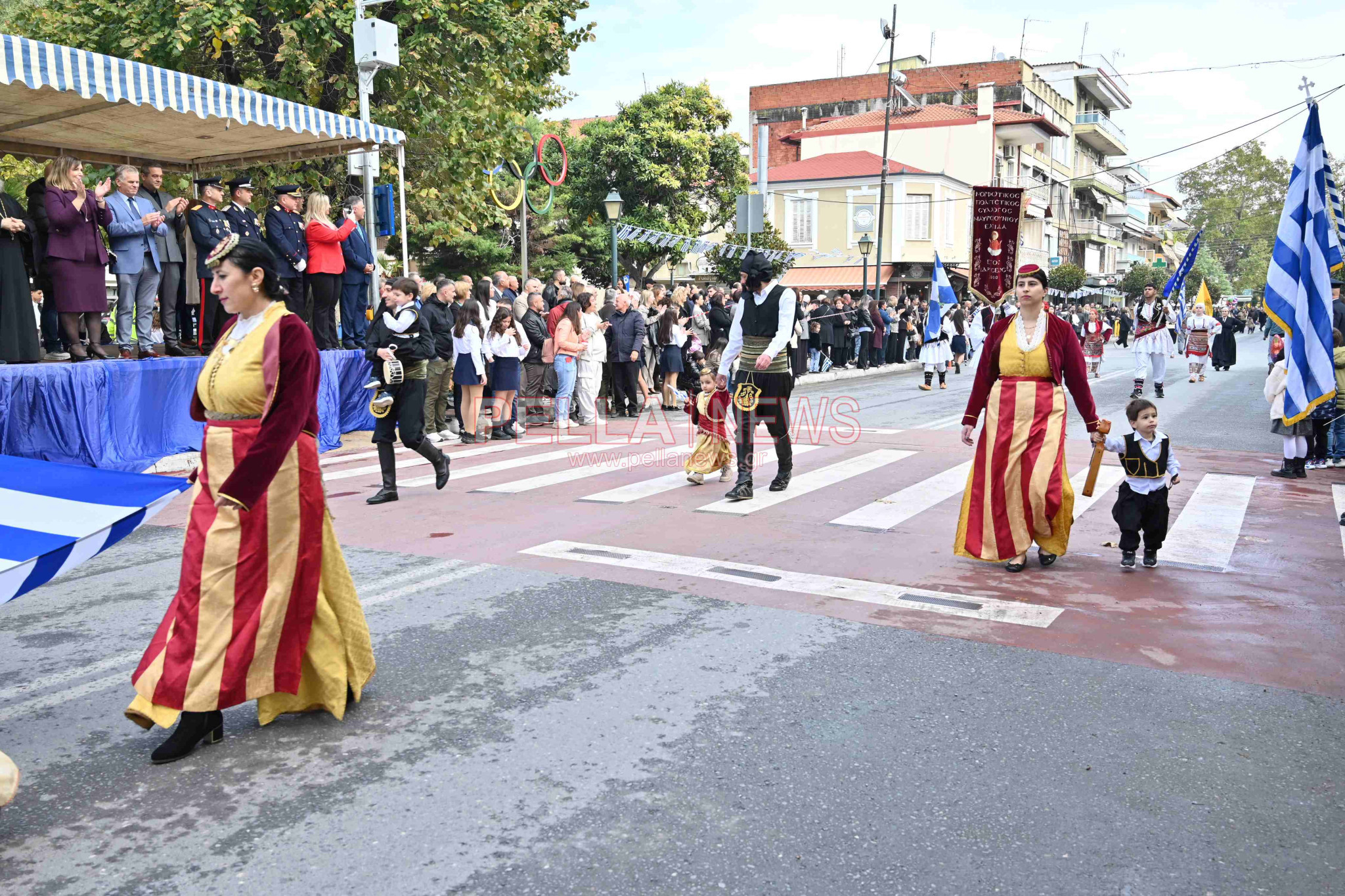 Σκύδρα/28η Οκτωβρίου: Παρέλασαν μαθητές και πολιτιστικοί σύλλογοι!