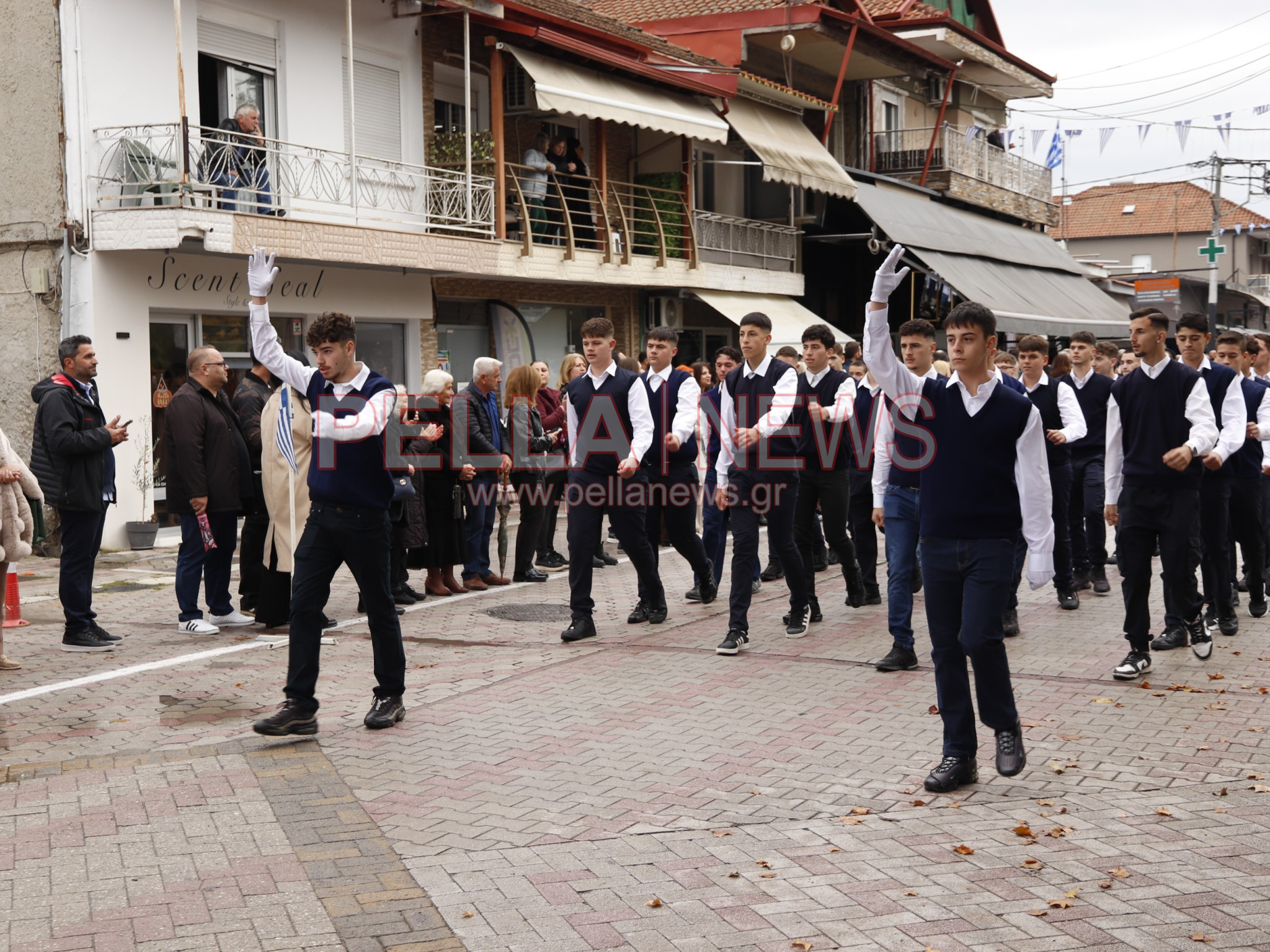 Κρύα Βρύση: Με περηφάνια και συγκίνηση η μαθητική παρέλαση για την 28η Οκτωβρίου (φωτογραφίες)
