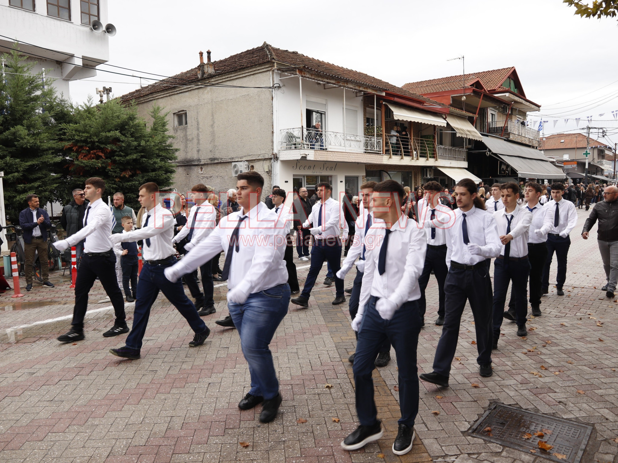 Κρύα Βρύση: Με περηφάνια και συγκίνηση η μαθητική παρέλαση για την 28η Οκτωβρίου (φωτογραφίες)