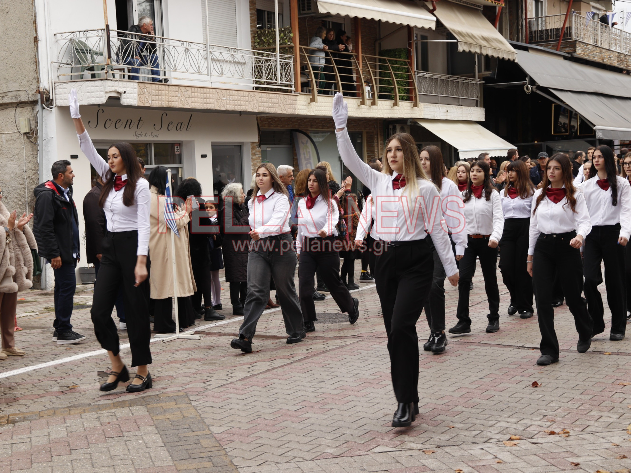 Κρύα Βρύση: Με περηφάνια και συγκίνηση η μαθητική παρέλαση για την 28η Οκτωβρίου (φωτογραφίες)