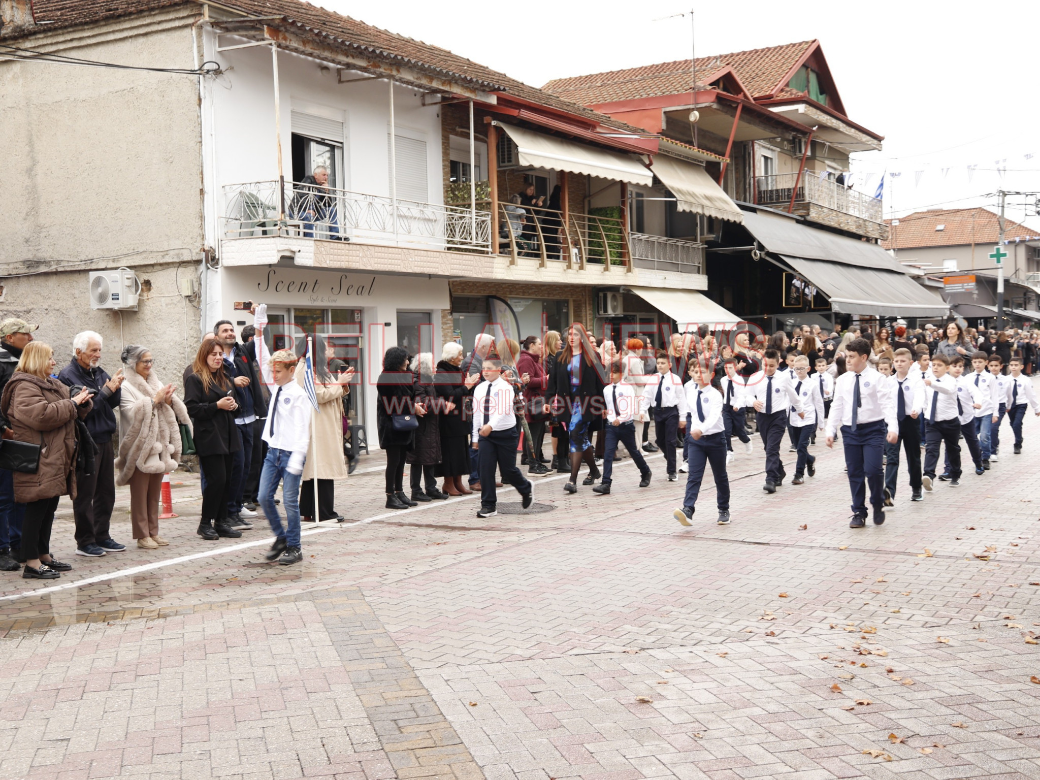 Κρύα Βρύση: Με περηφάνια και συγκίνηση η μαθητική παρέλαση για την 28η Οκτωβρίου (φωτογραφίες)