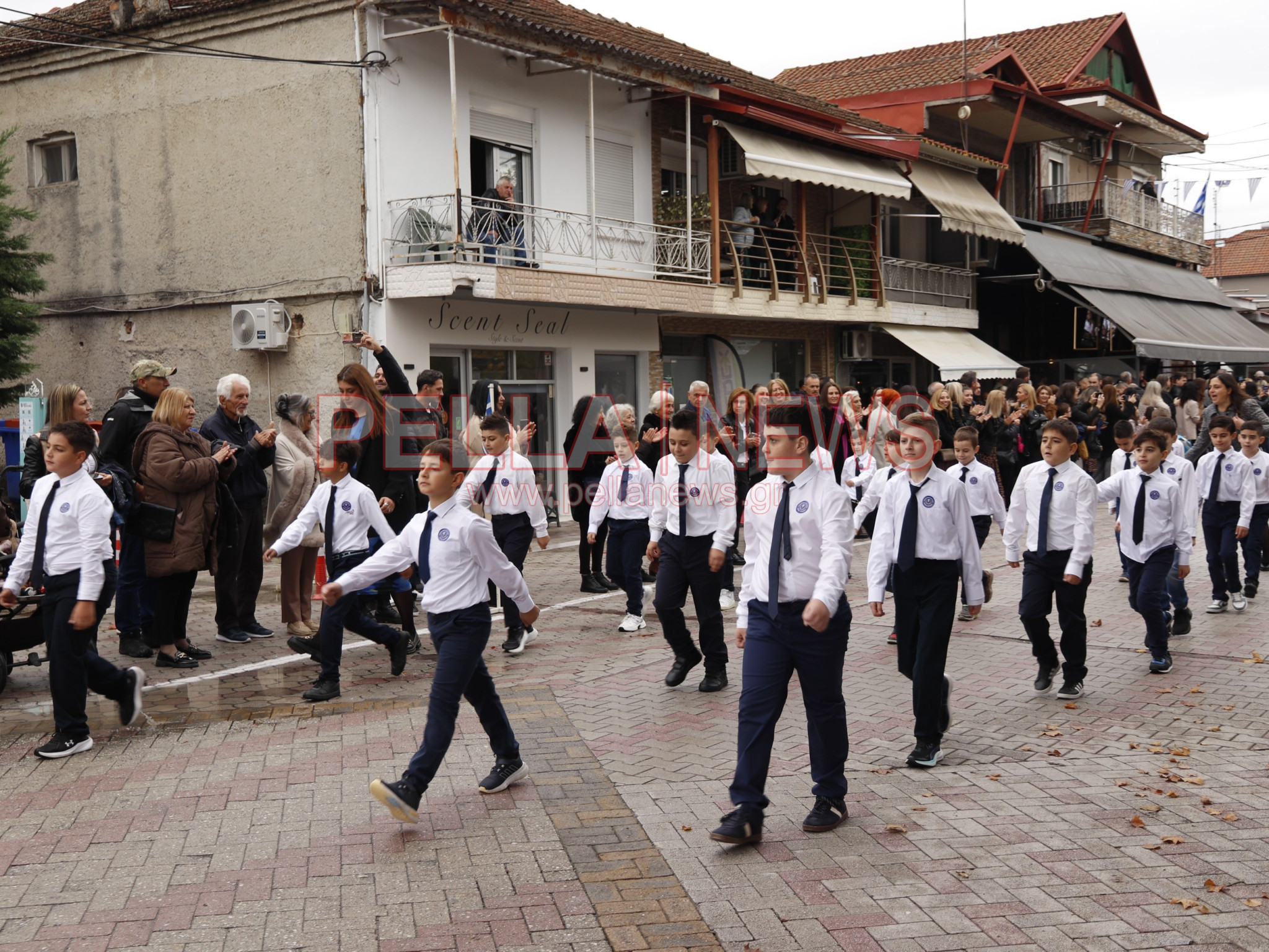 Κρύα Βρύση: Με περηφάνια και συγκίνηση η μαθητική παρέλαση για την 28η Οκτωβρίου (φωτογραφίες)