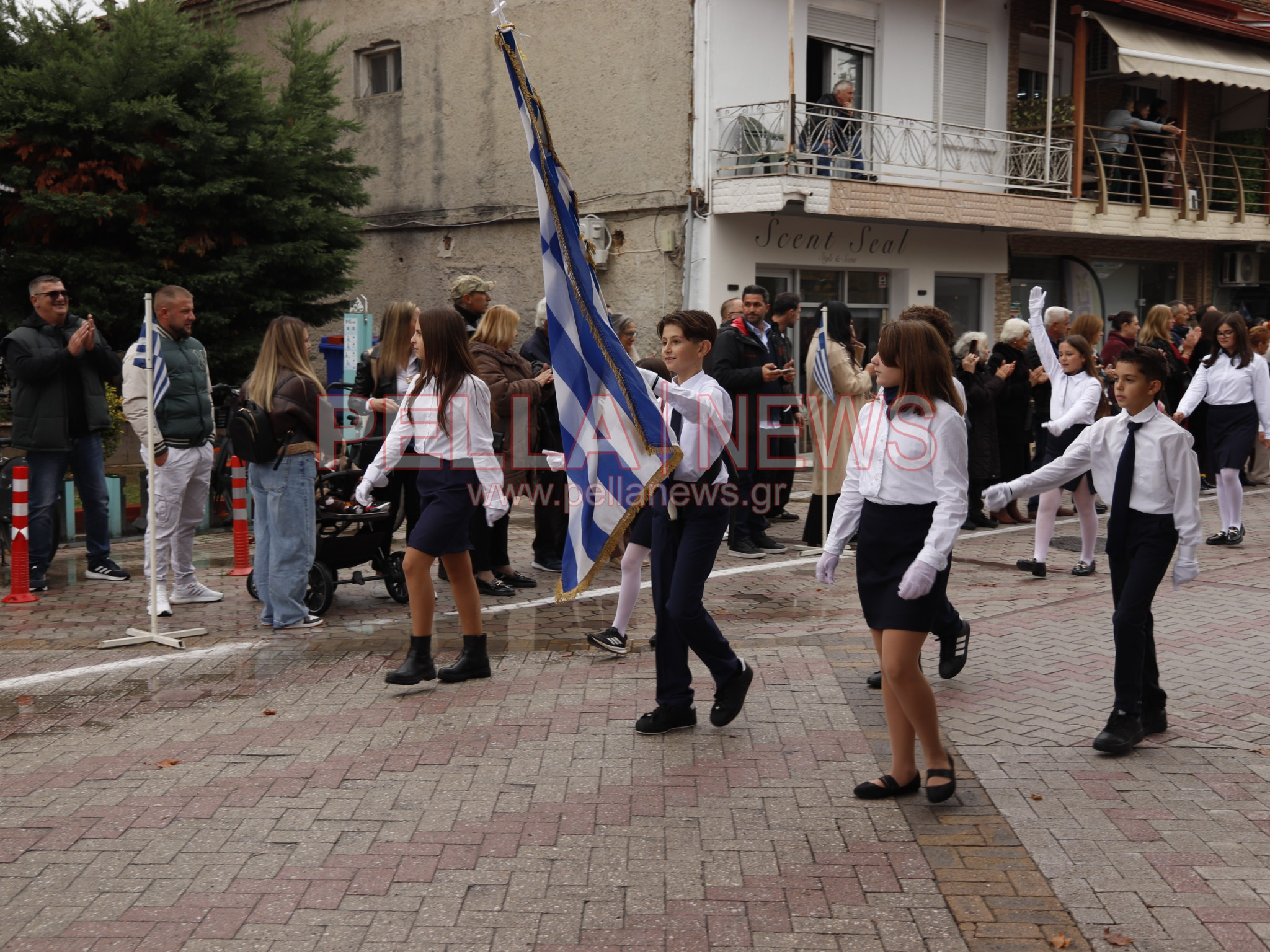 Κρύα Βρύση: Με περηφάνια και συγκίνηση η μαθητική παρέλαση για την 28η Οκτωβρίου (φωτογραφίες)