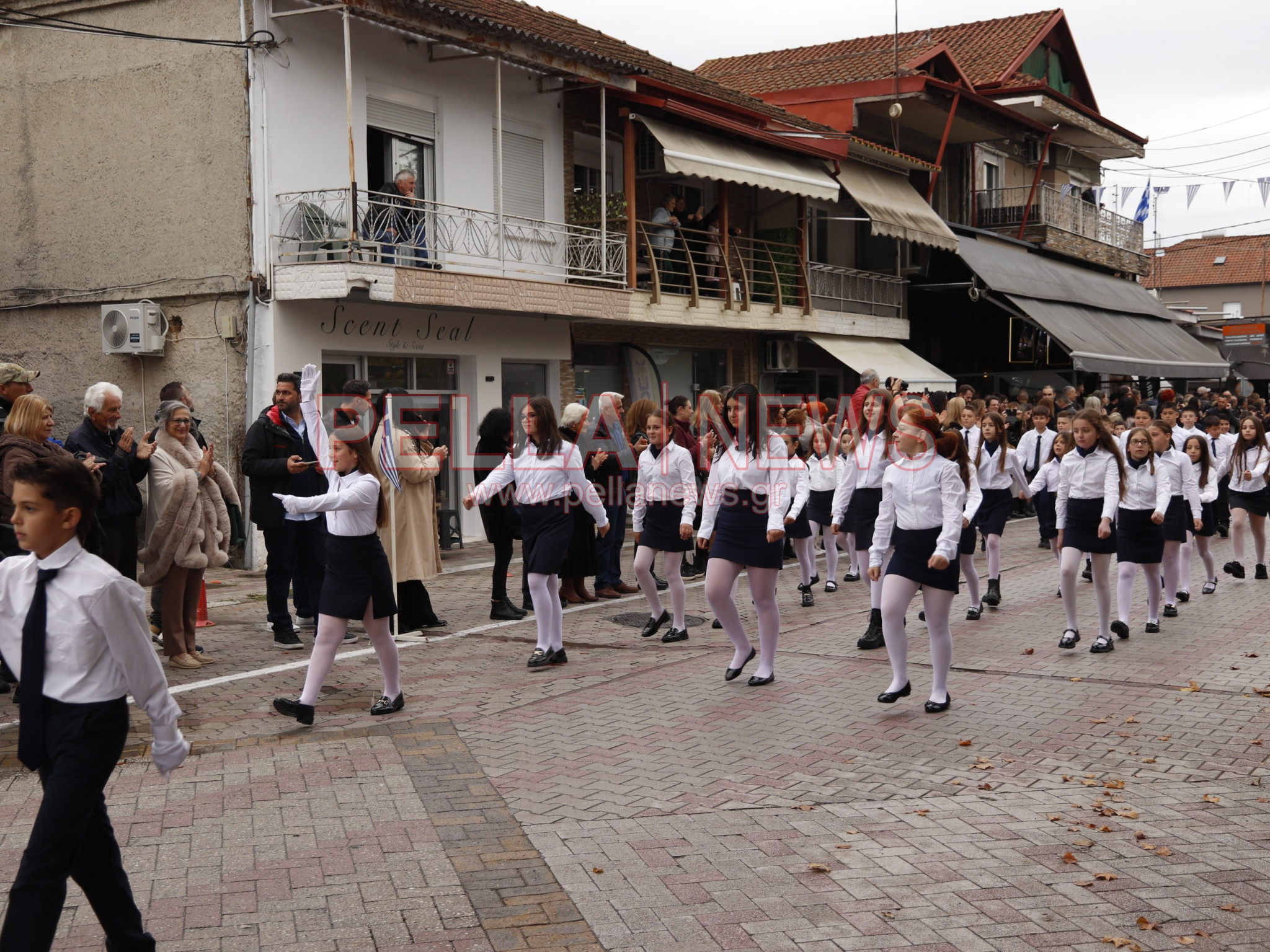 Κρύα Βρύση: Με περηφάνια και συγκίνηση η μαθητική παρέλαση για την 28η Οκτωβρίου (φωτογραφίες)